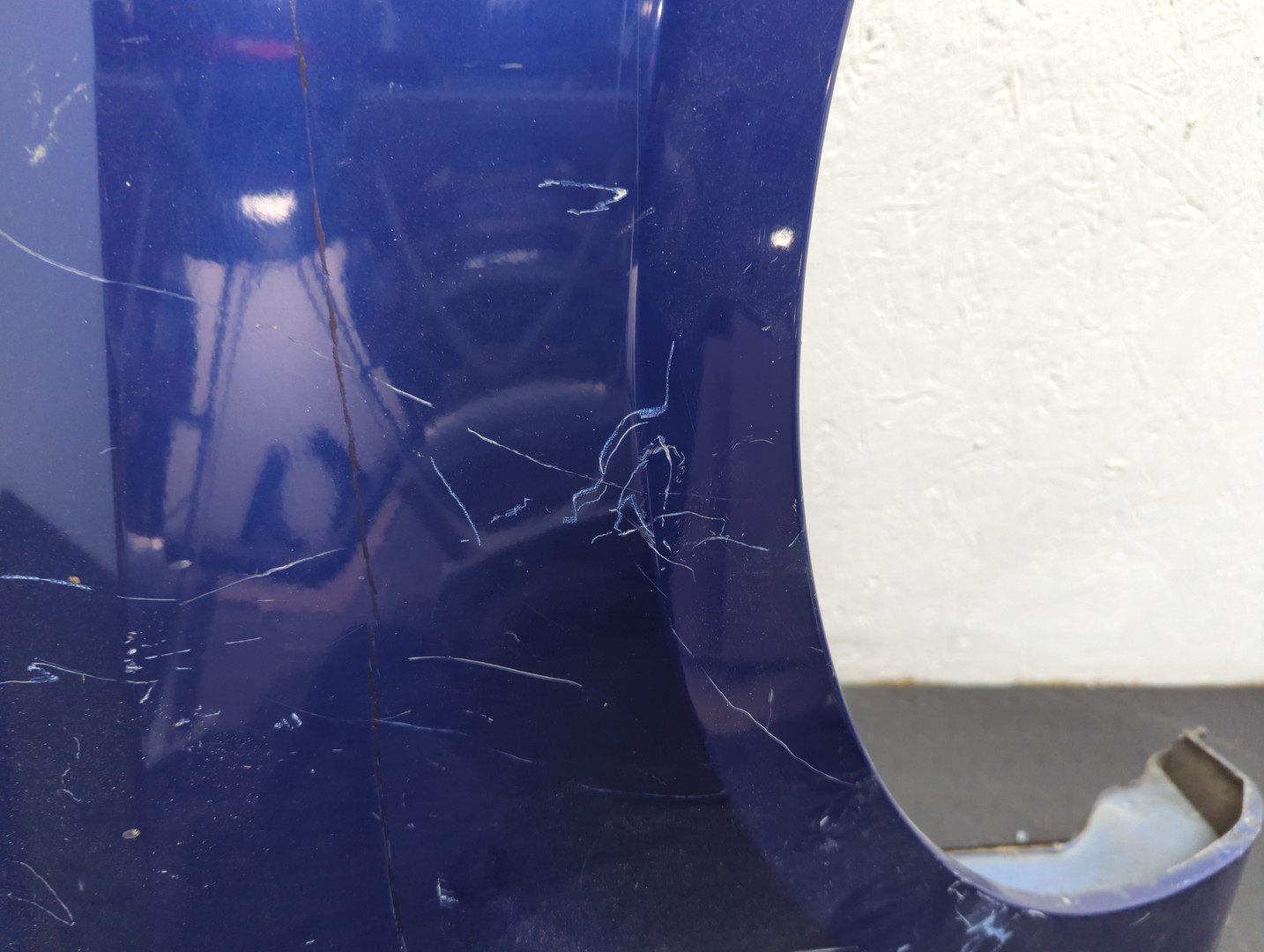 Крыло переднее правое