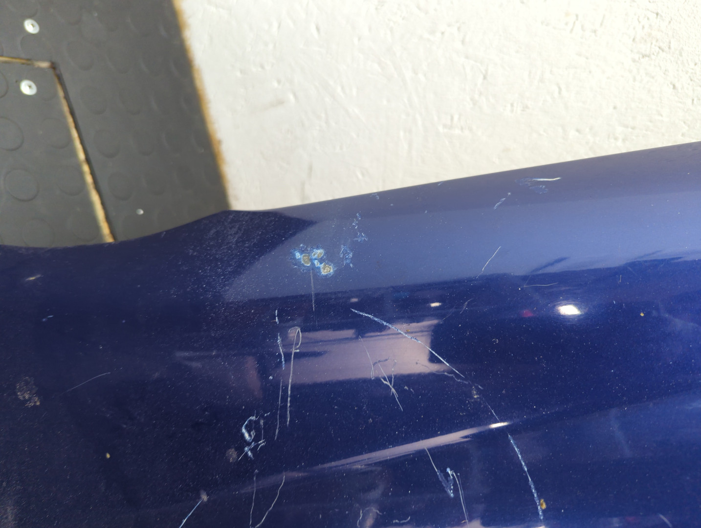 Крыло переднее правое