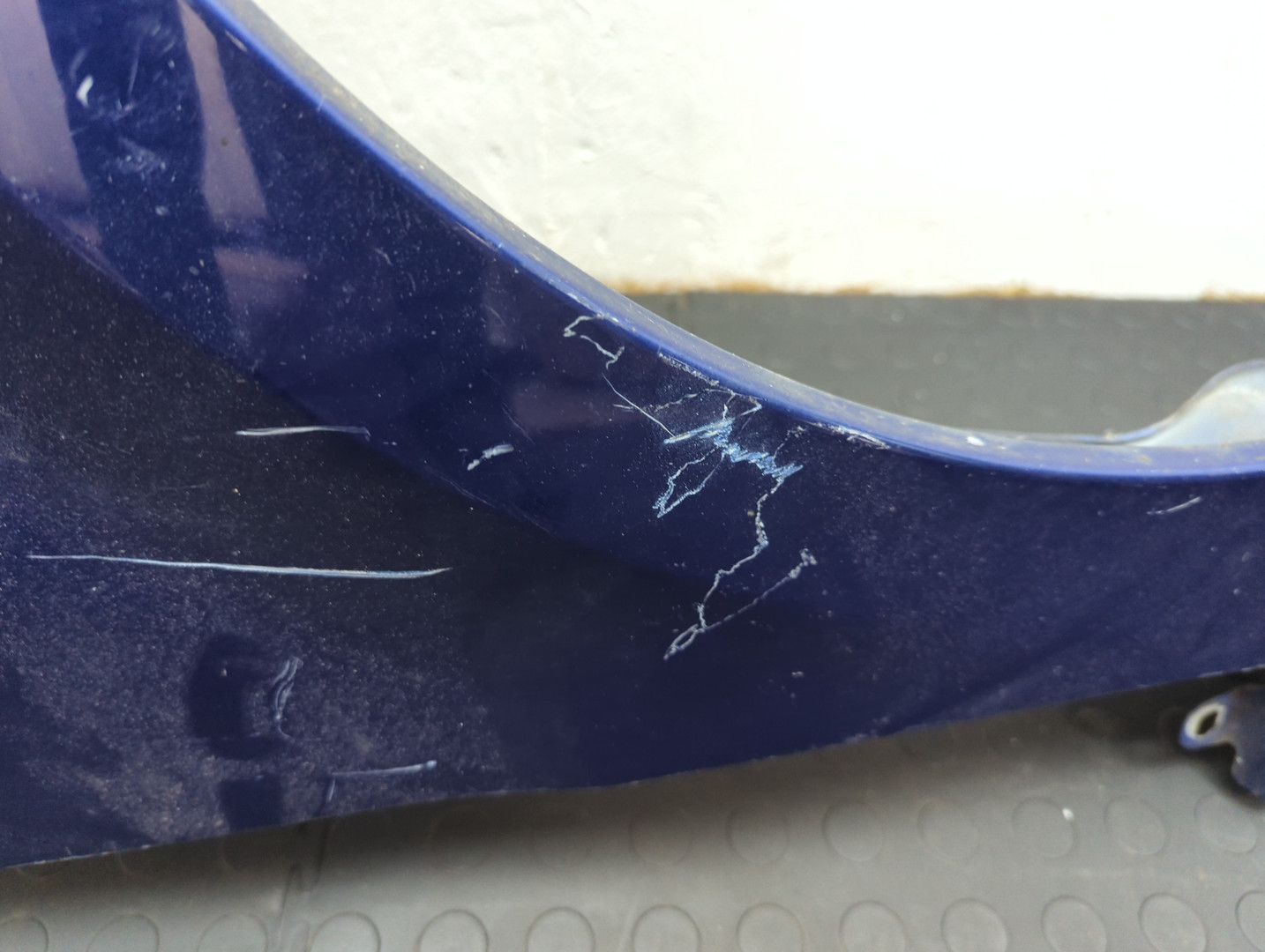 Крыло переднее правое