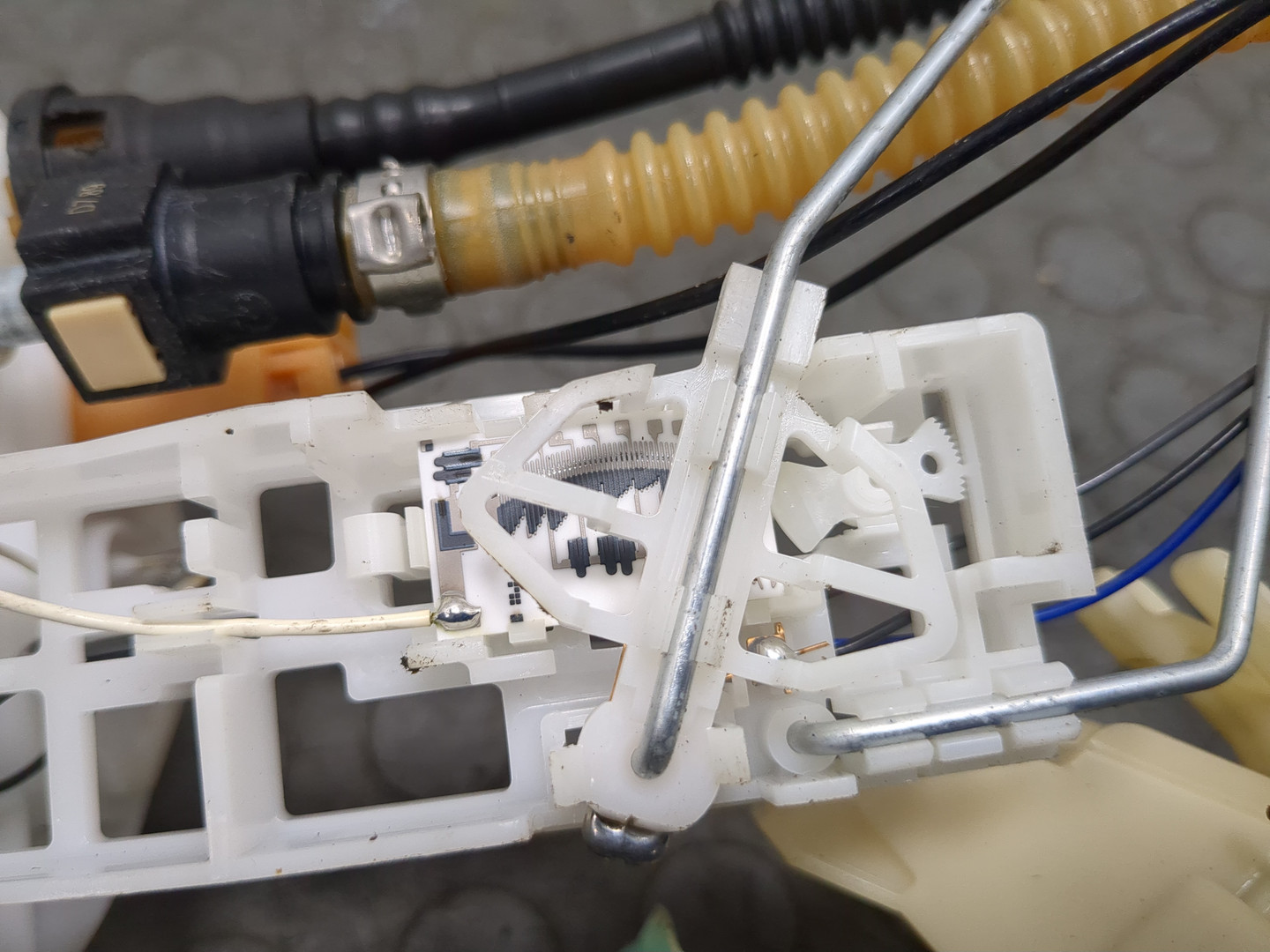 Насос топливный электрический