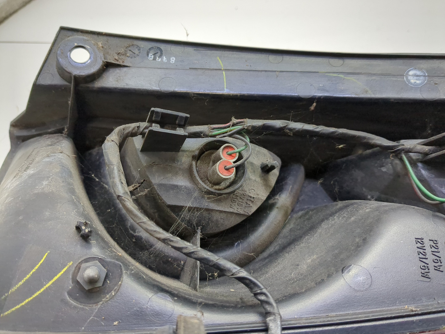 Фонарь задний левый