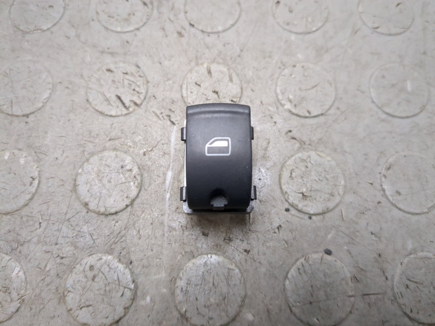 Кнопка стеклоподъемника