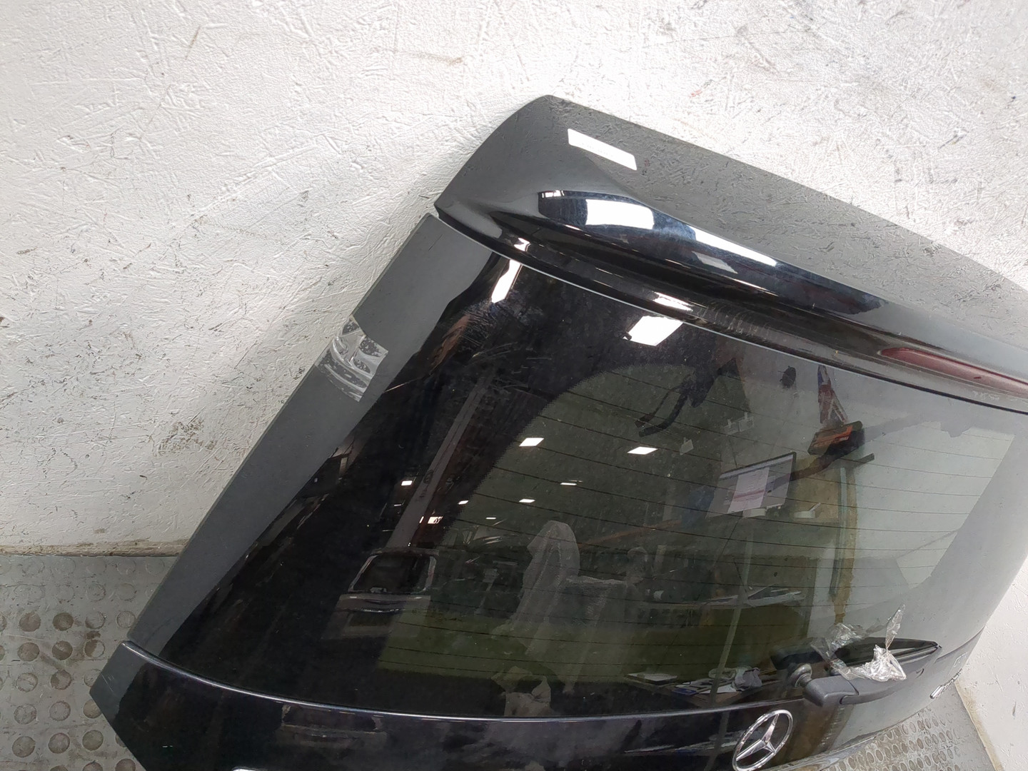 Дверь багажника