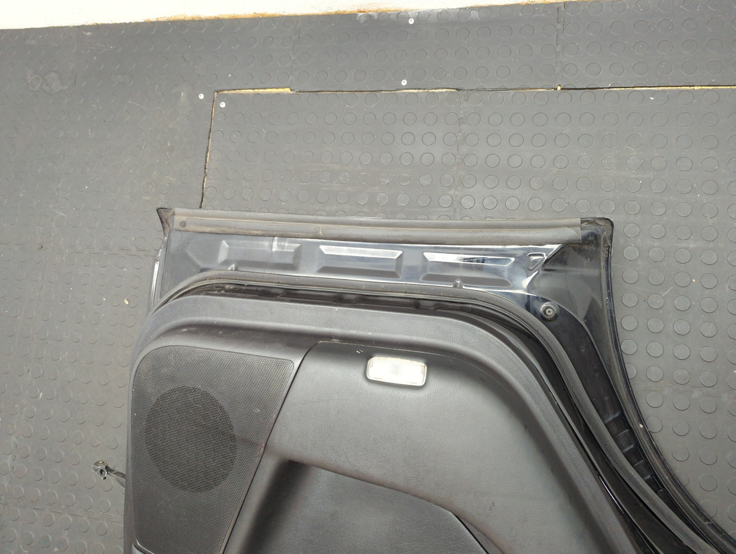 Дверь задняя левая