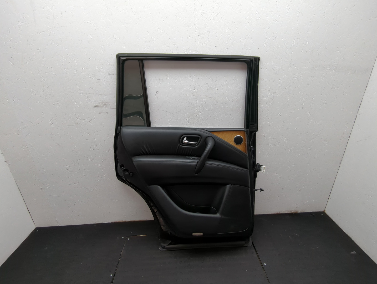 Дверь задняя левая