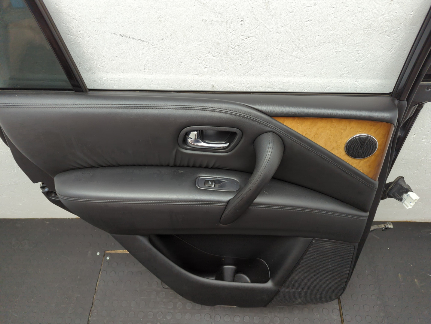 Дверь задняя левая