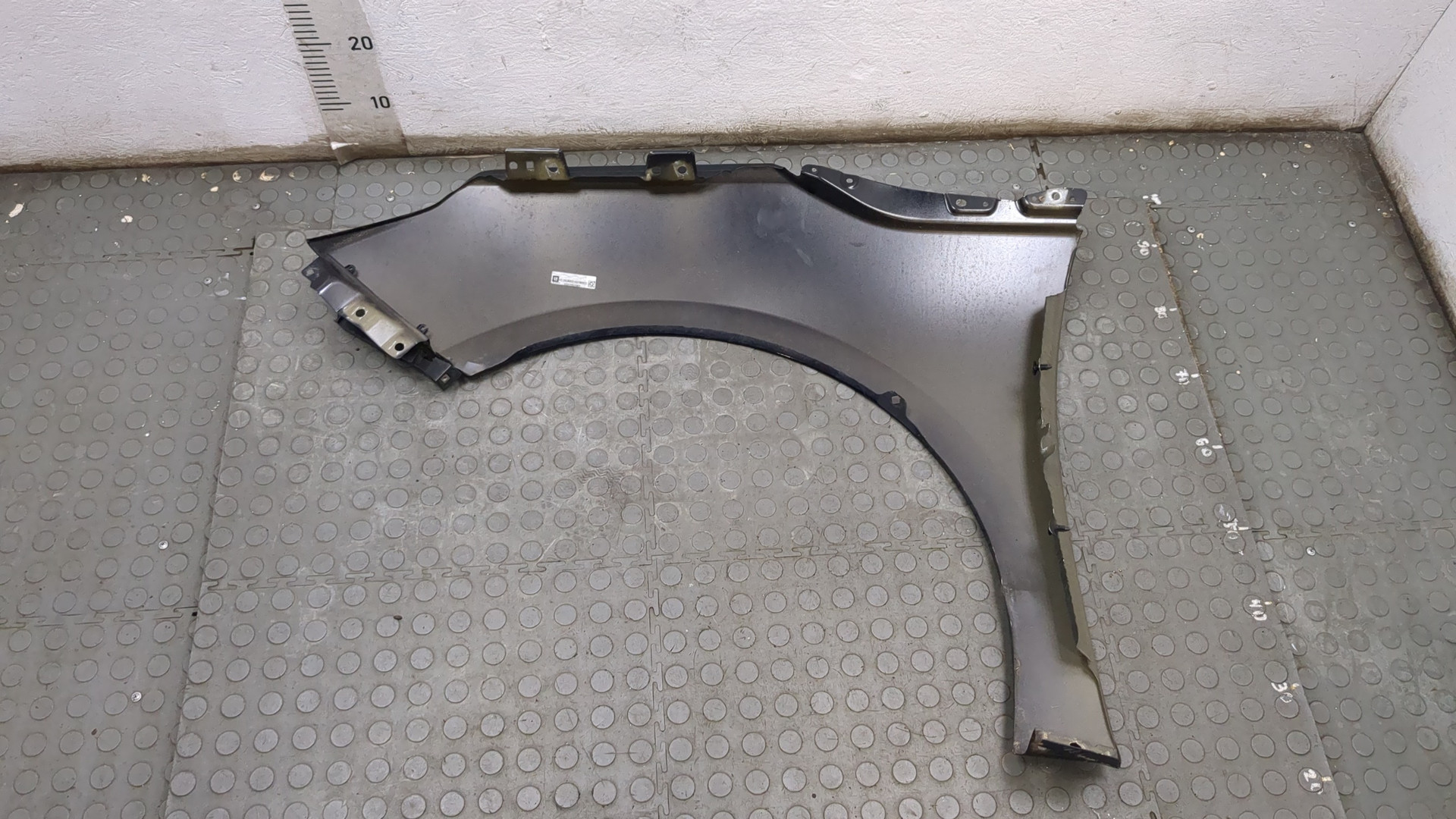 Крыло переднее правое