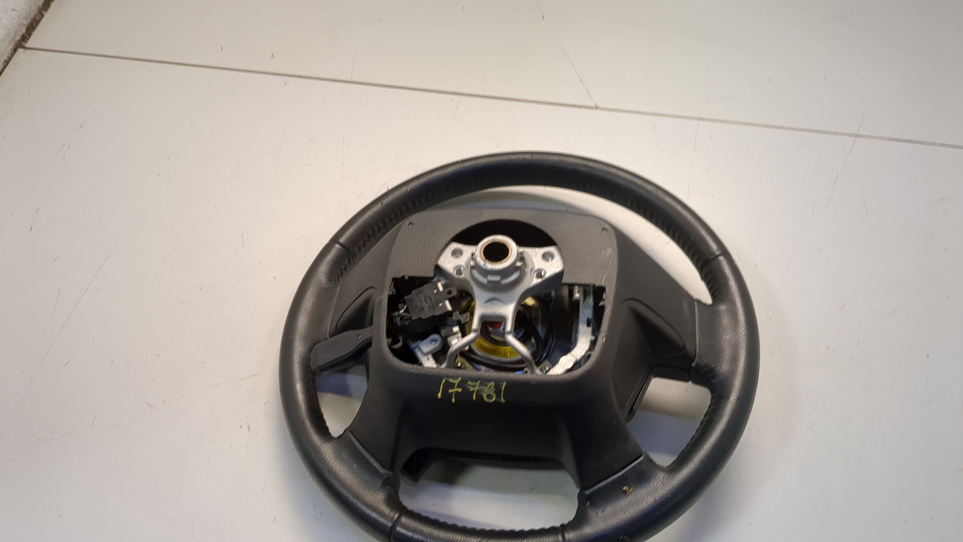 Рулевое колесо (руль)