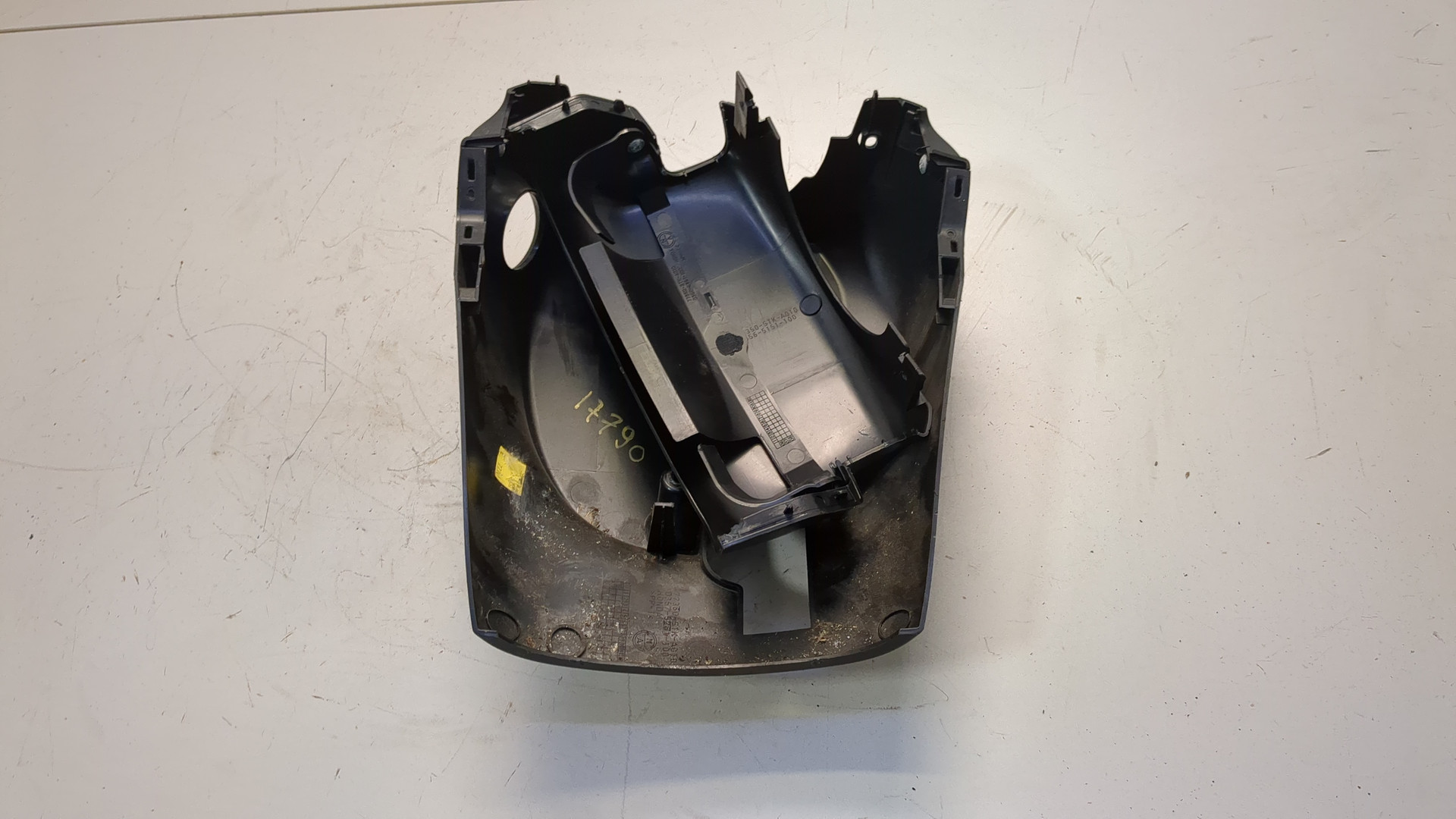 Кожух рулевой колонки