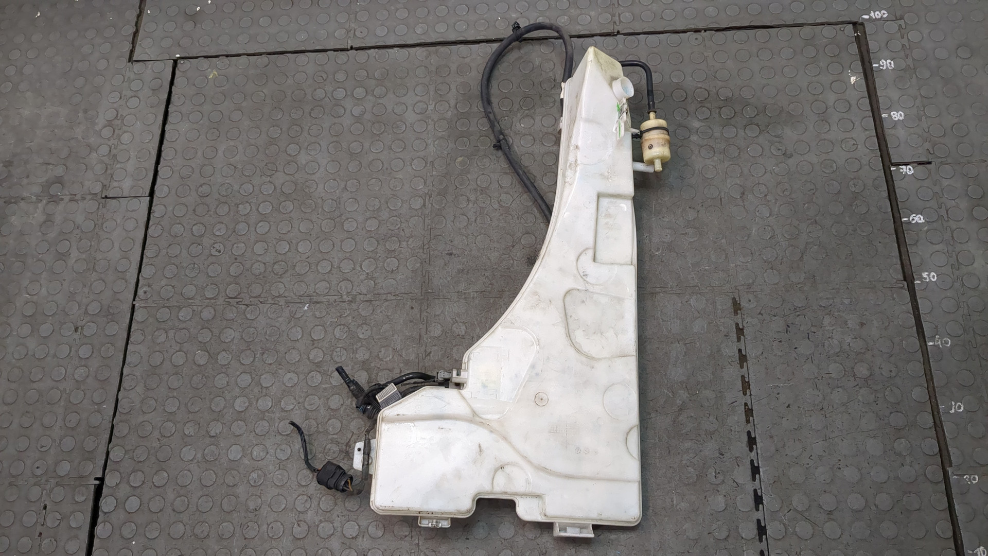 Бачок омывателя лобового стекла