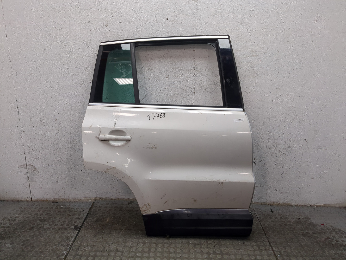 Дверь задняя правая