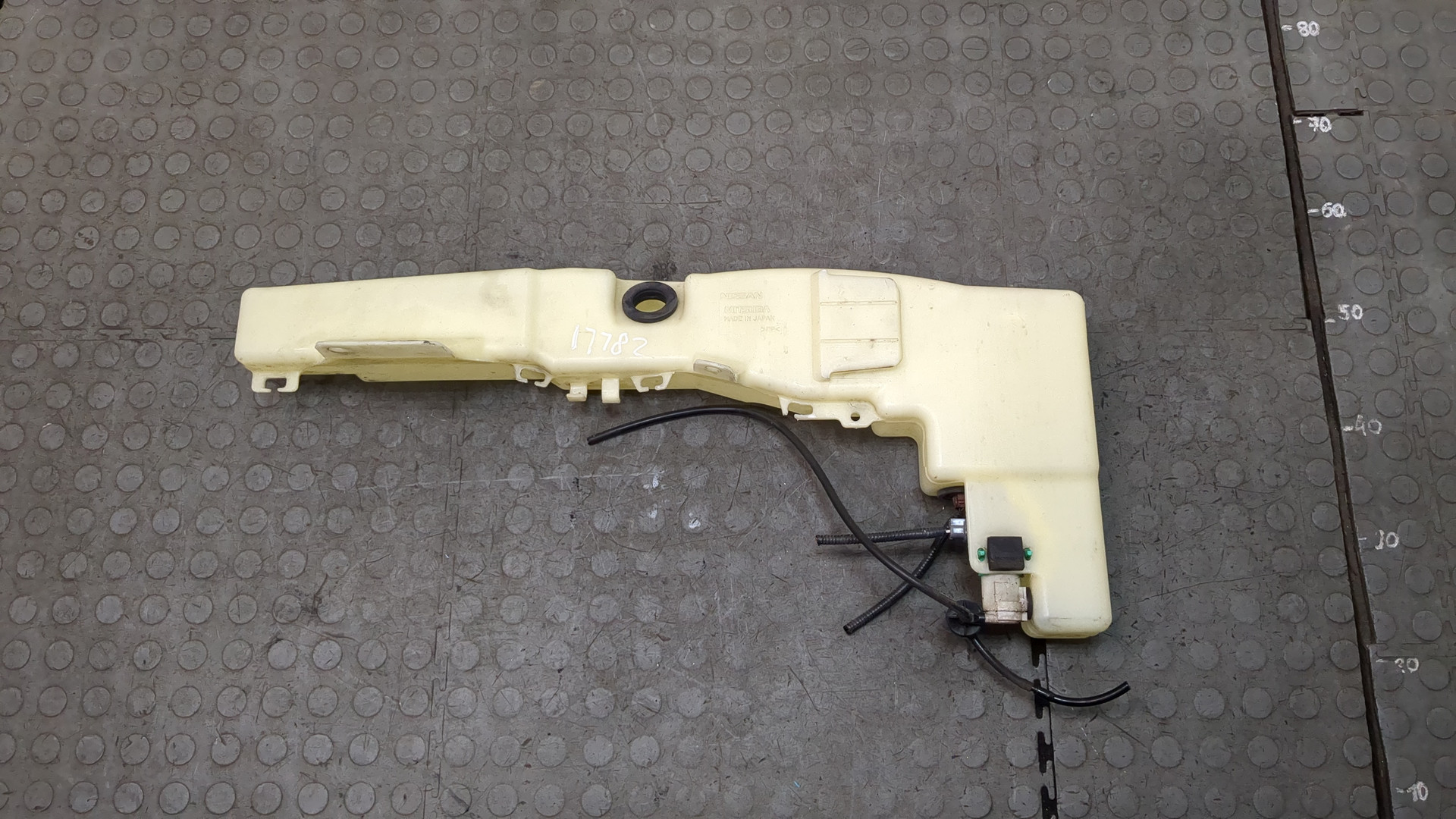 Бачок омывателя лобового стекла