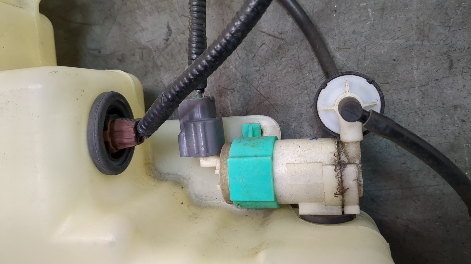 Бачок омывателя лобового стекла