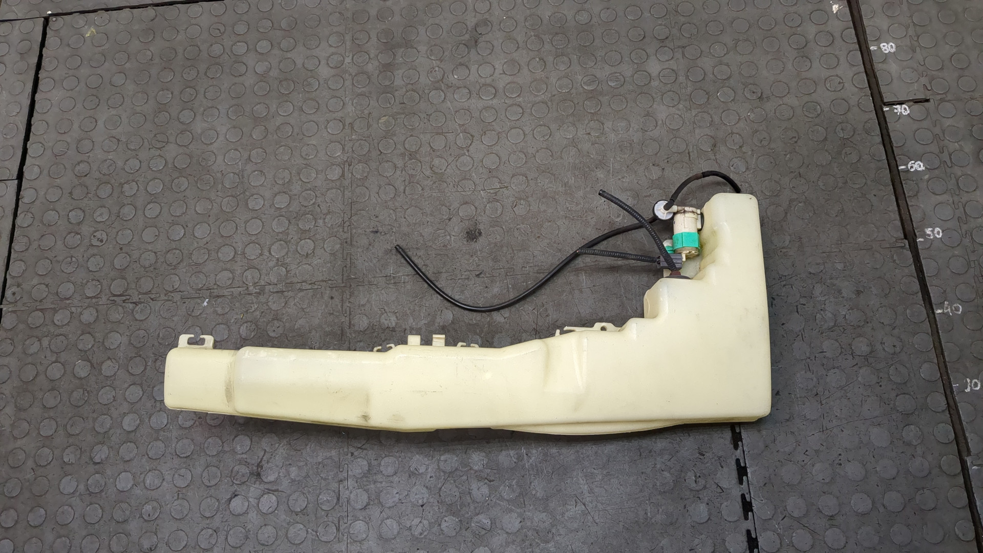 Бачок омывателя лобового стекла