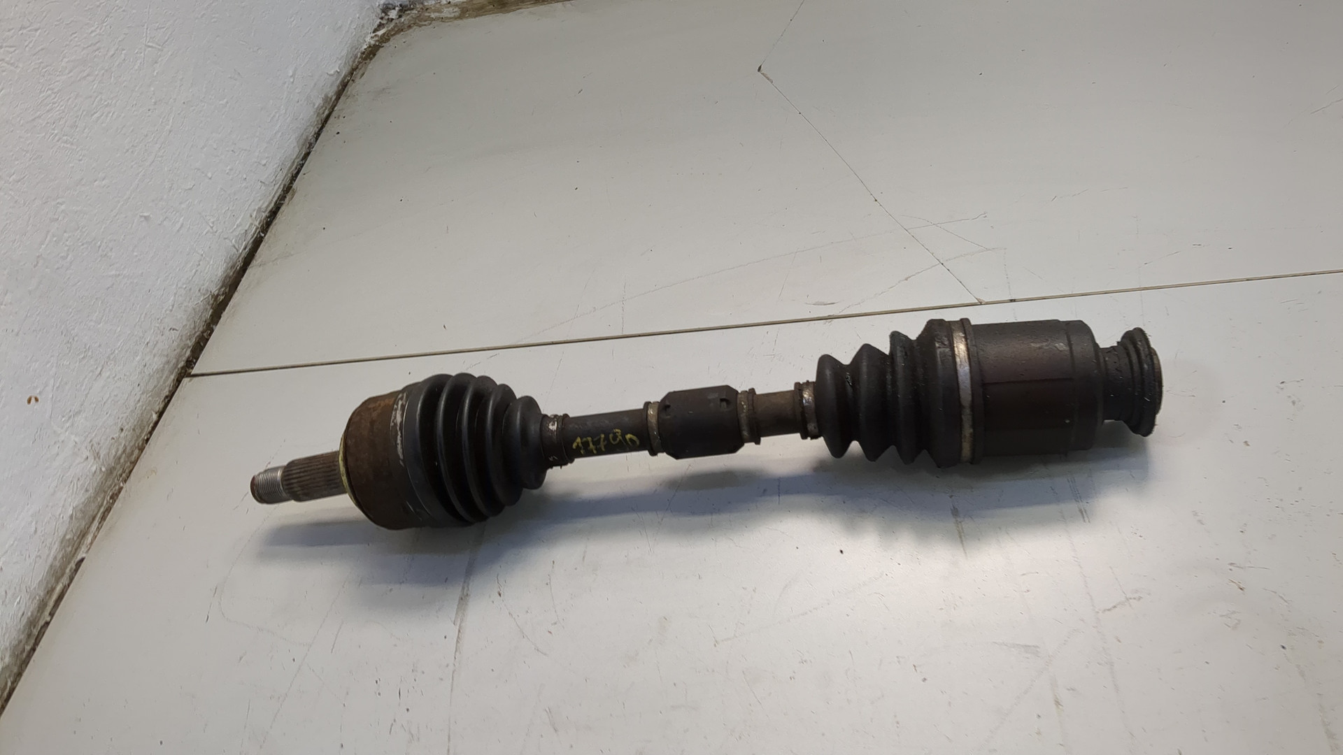 Полуось передняя правая