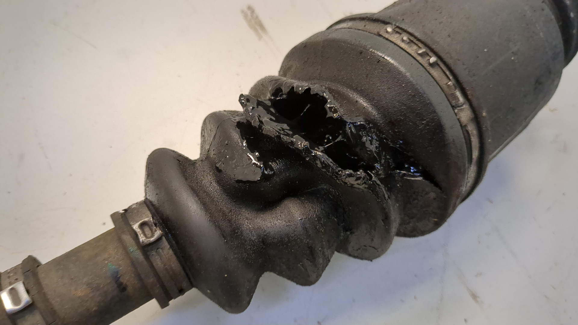 Полуось передняя правая