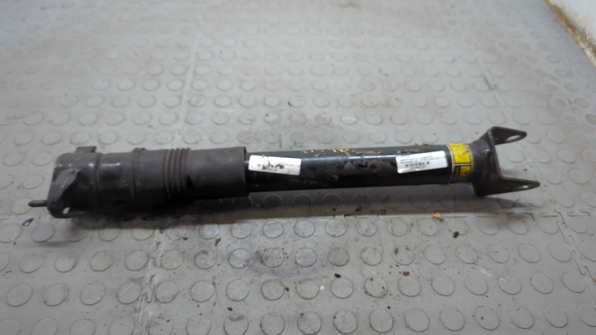 Амортизатор задний (стойка)