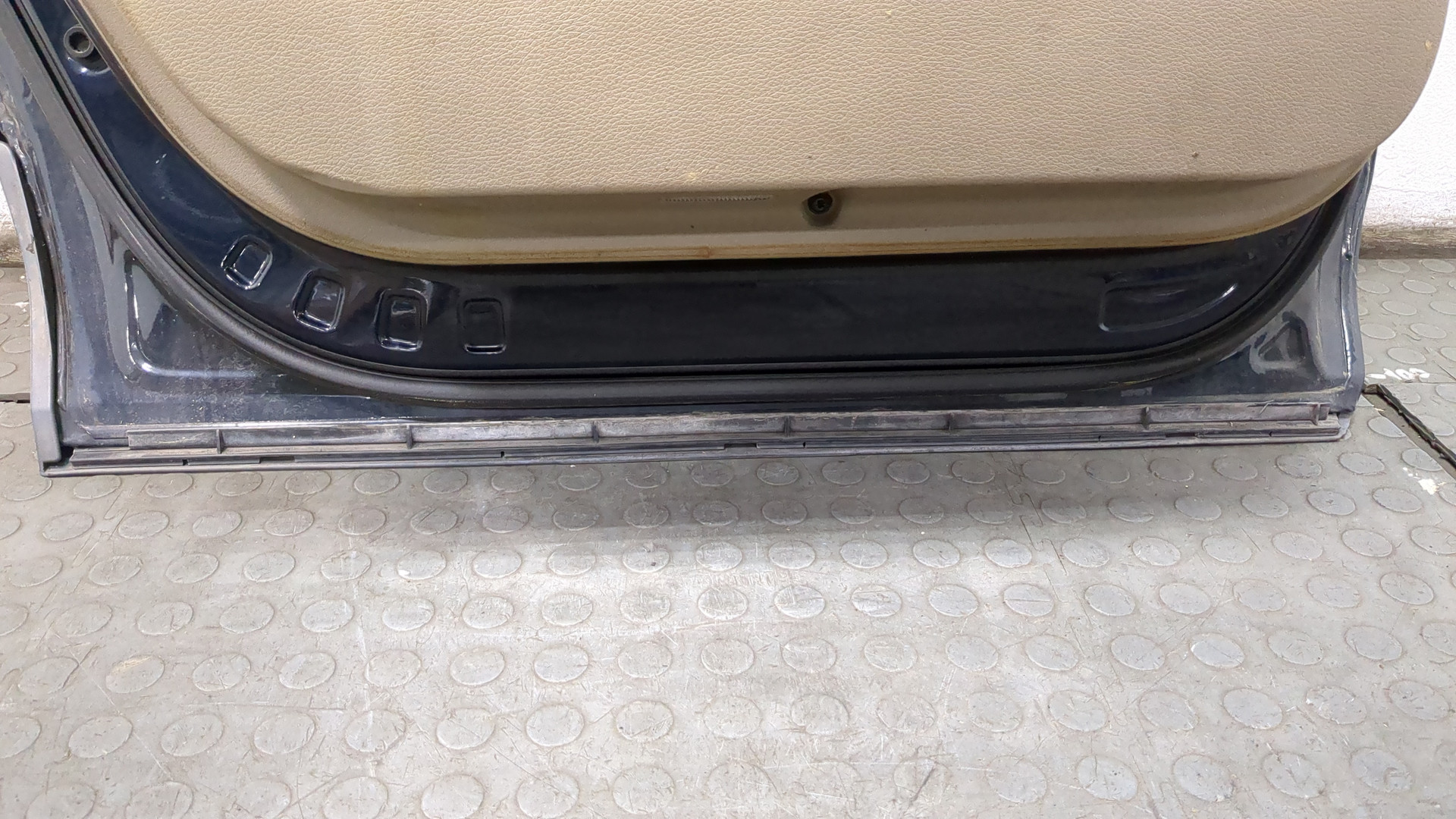 Дверь задняя левая