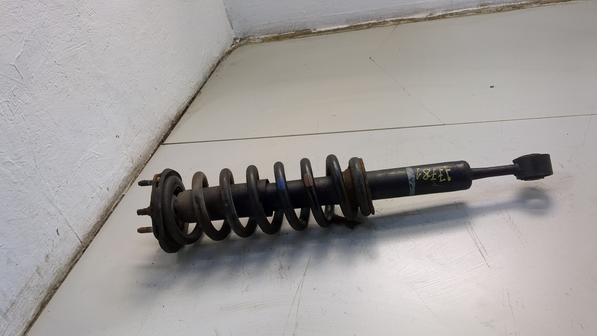 Амортизатор передний