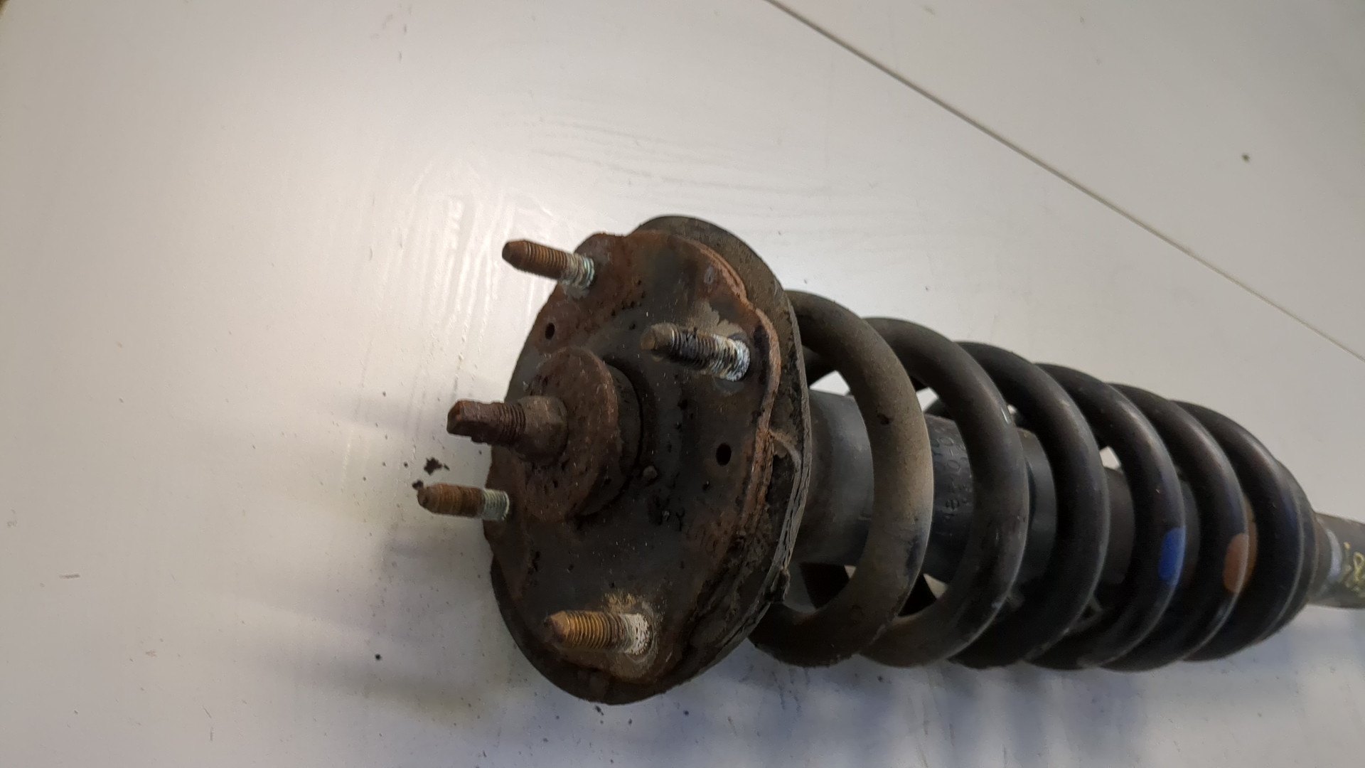 Амортизатор передний