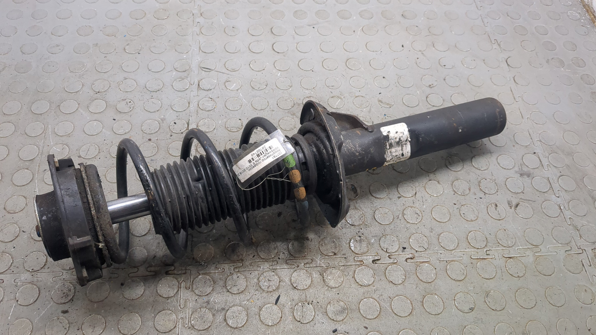 Амортизатор передний