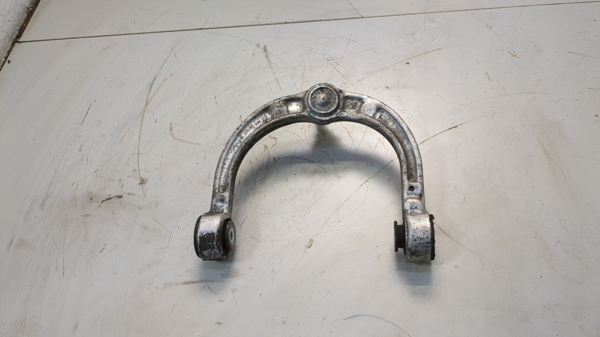 Рычаг передний левый