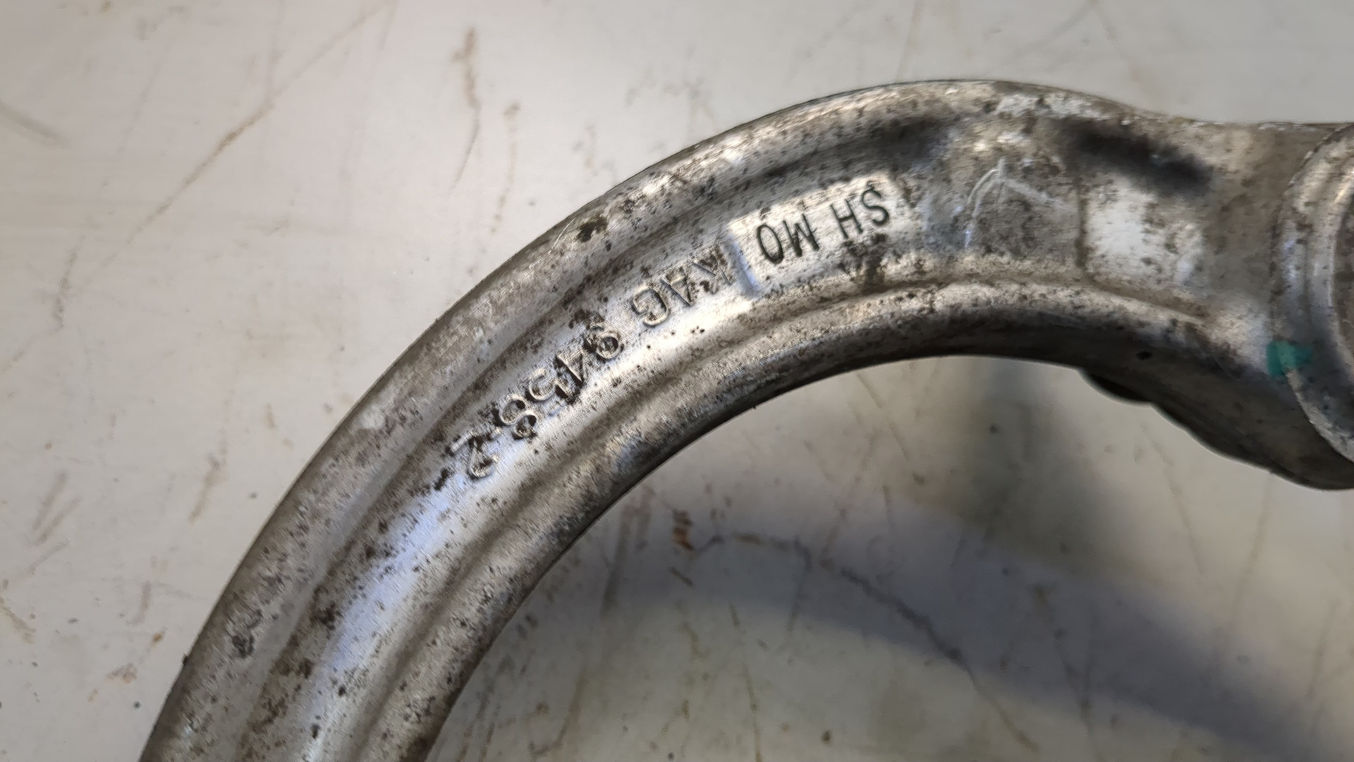 Рычаг передний левый