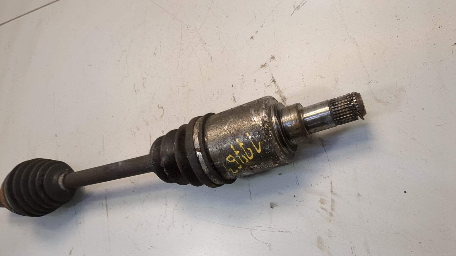 Полуось передняя левая