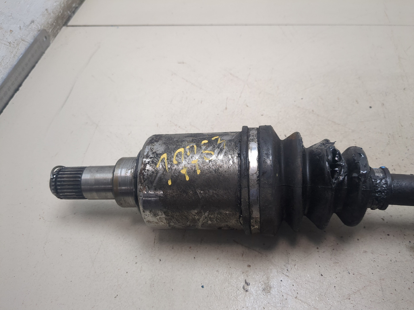 Полуось передняя левая