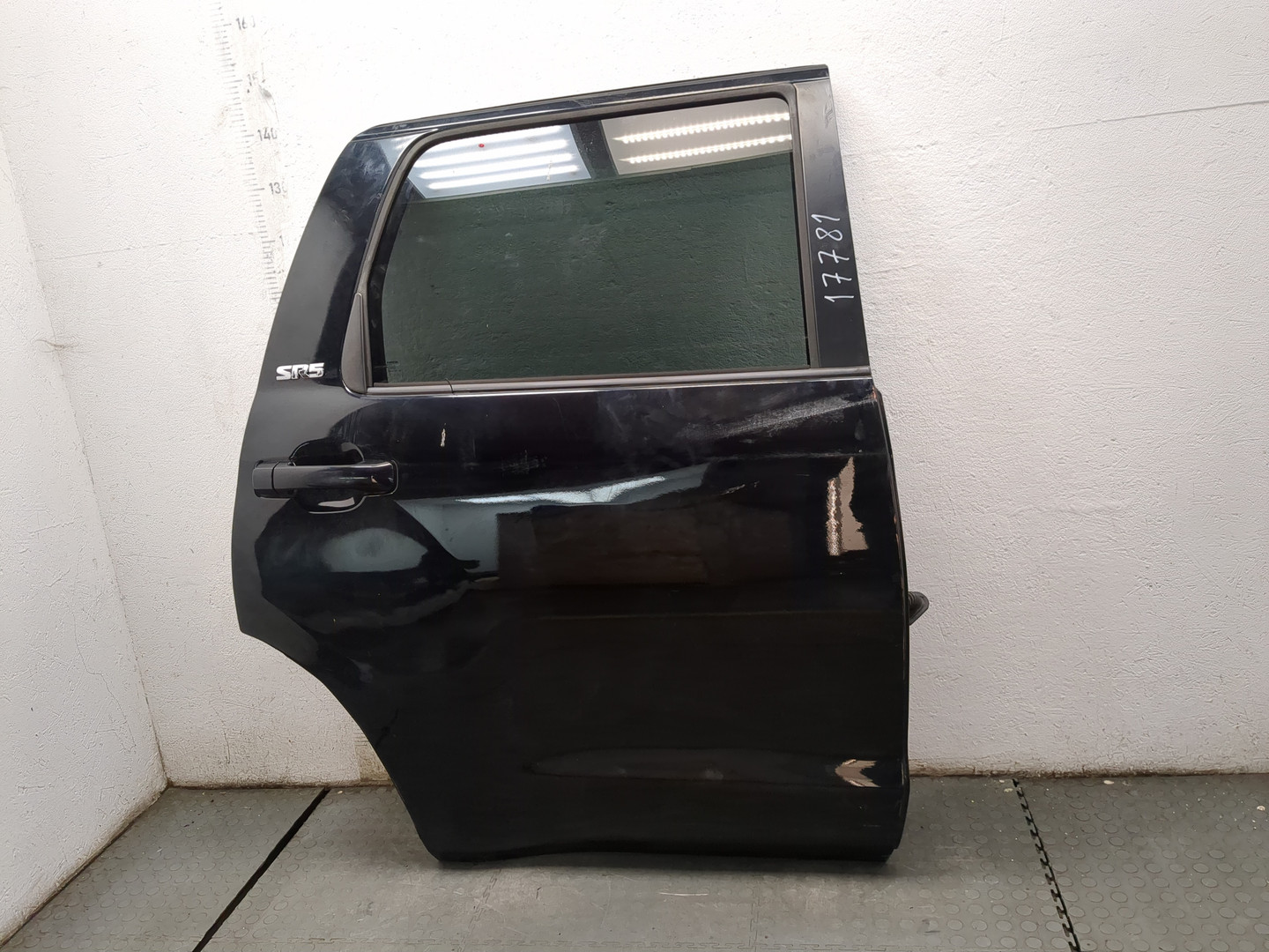 Дверь задняя правая