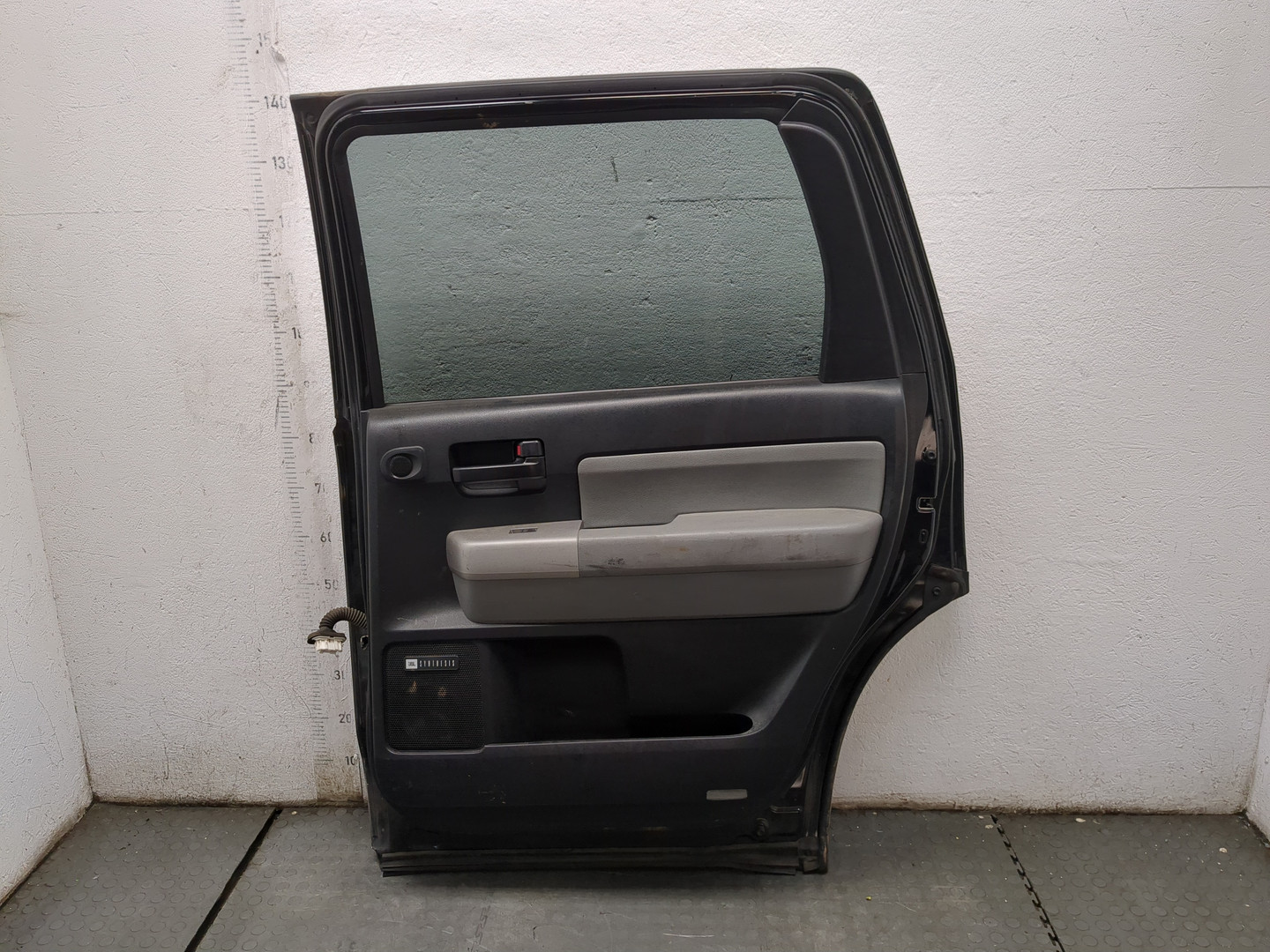 Дверь задняя правая