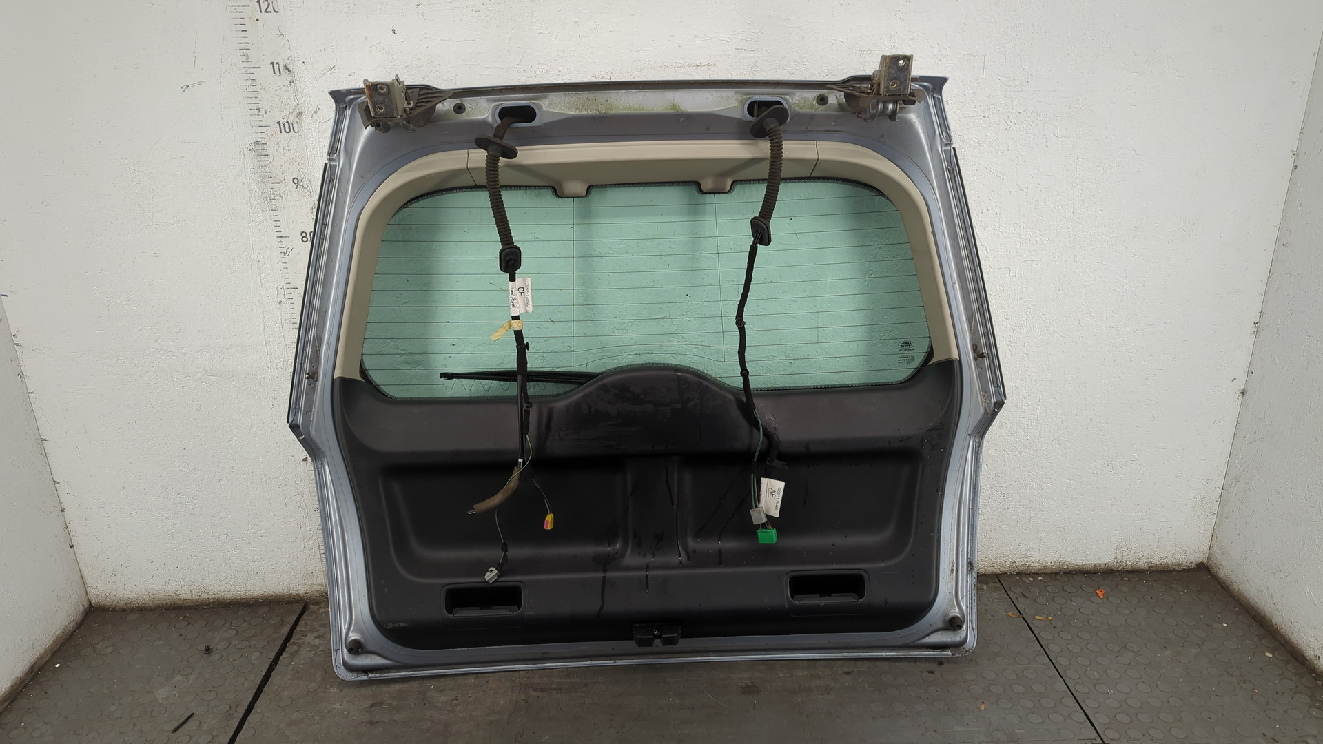 Дверь багажника