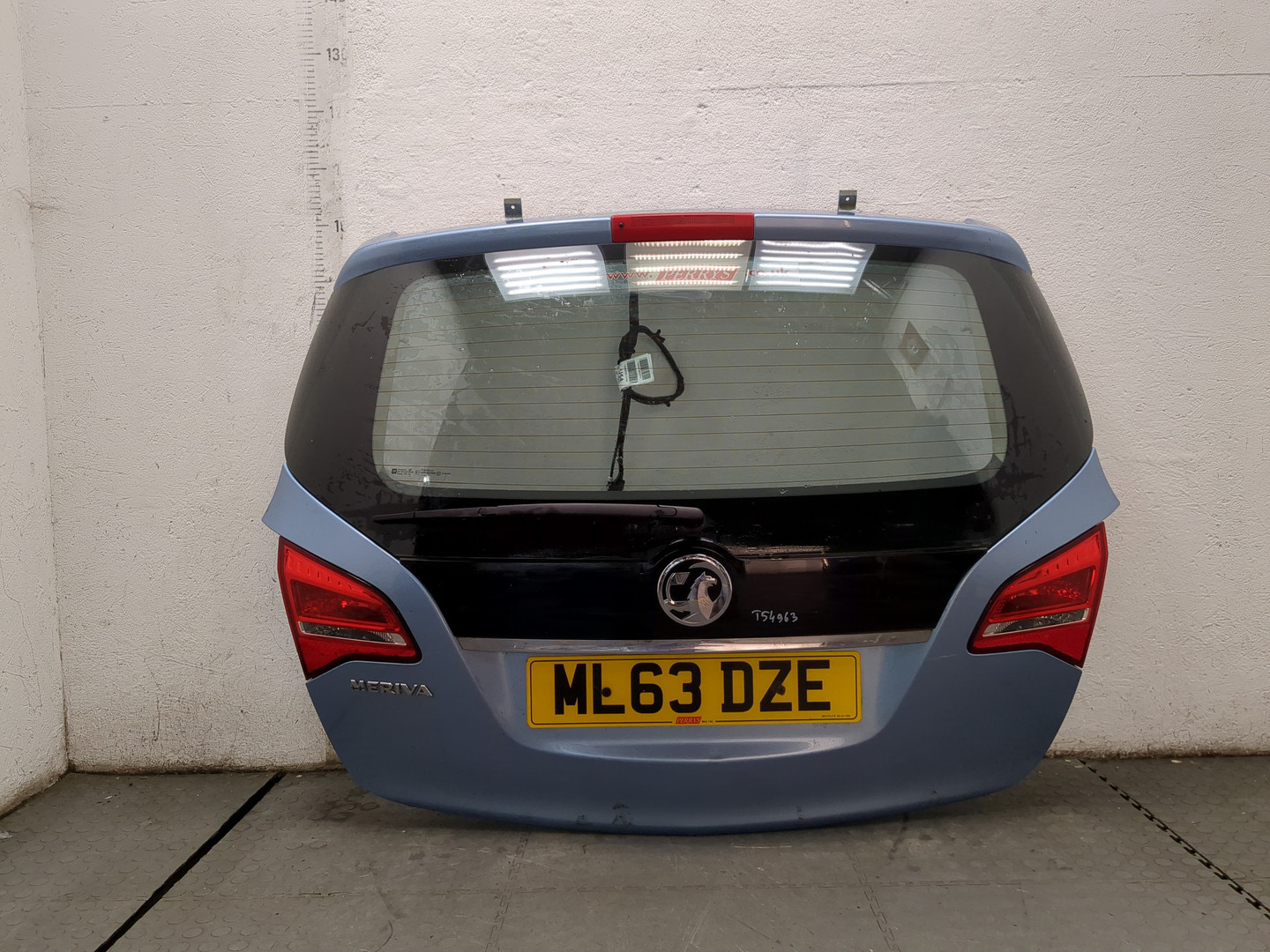 Дверь багажника