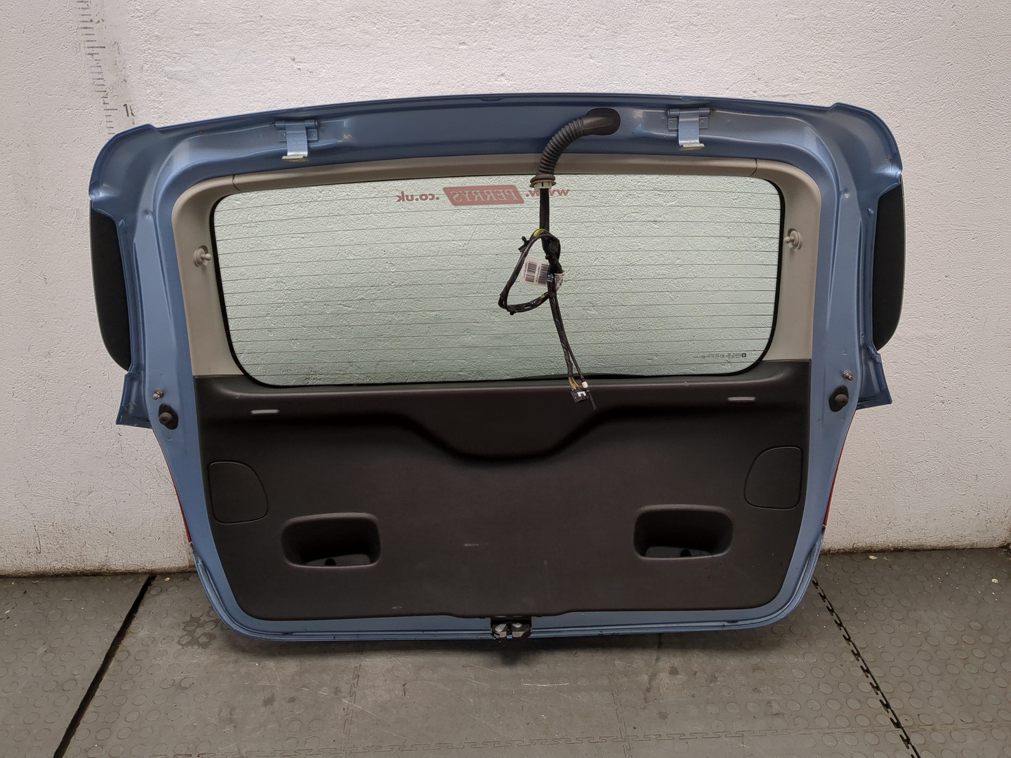 Дверь багажника