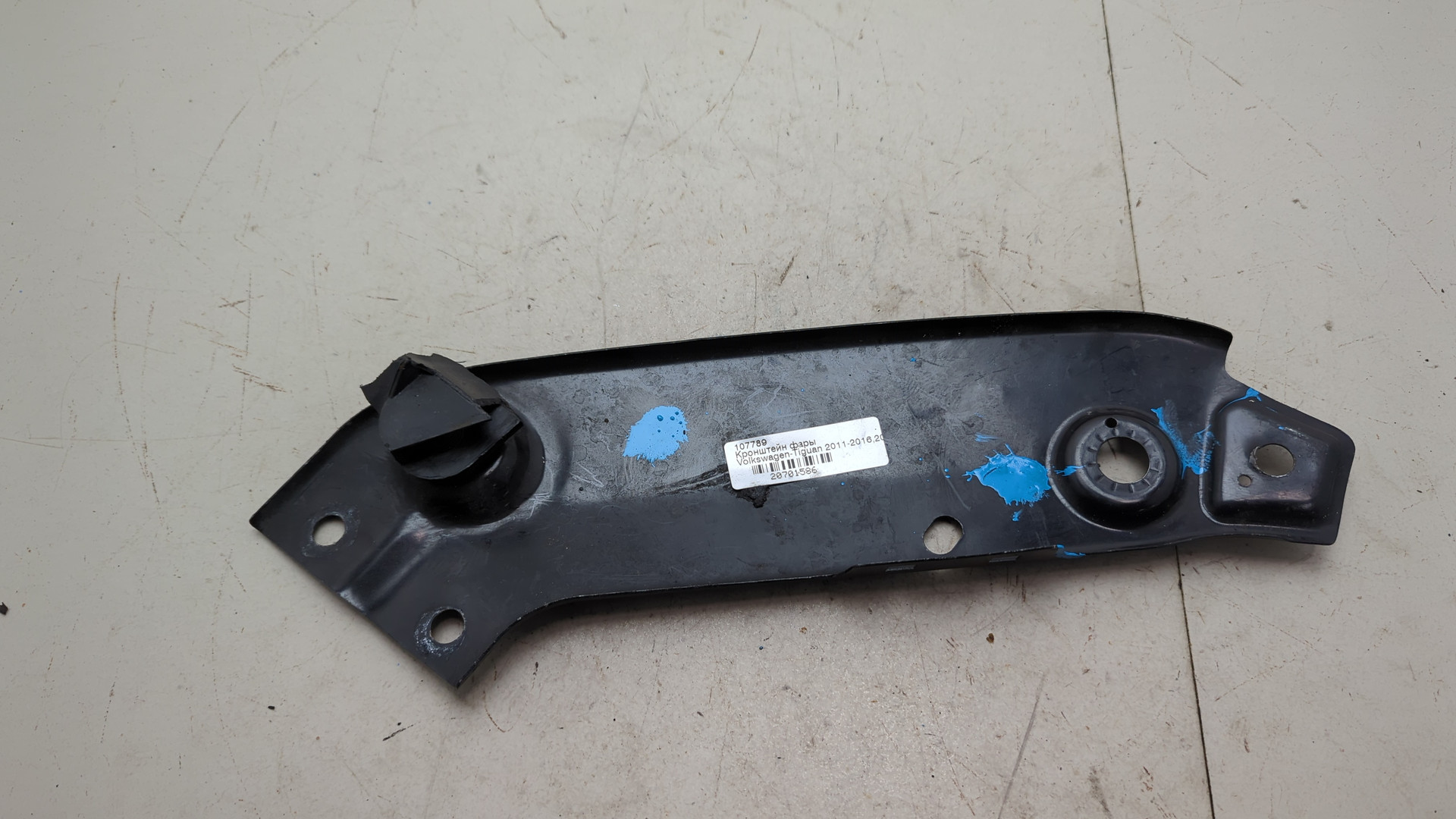 Кронштейн фар левый