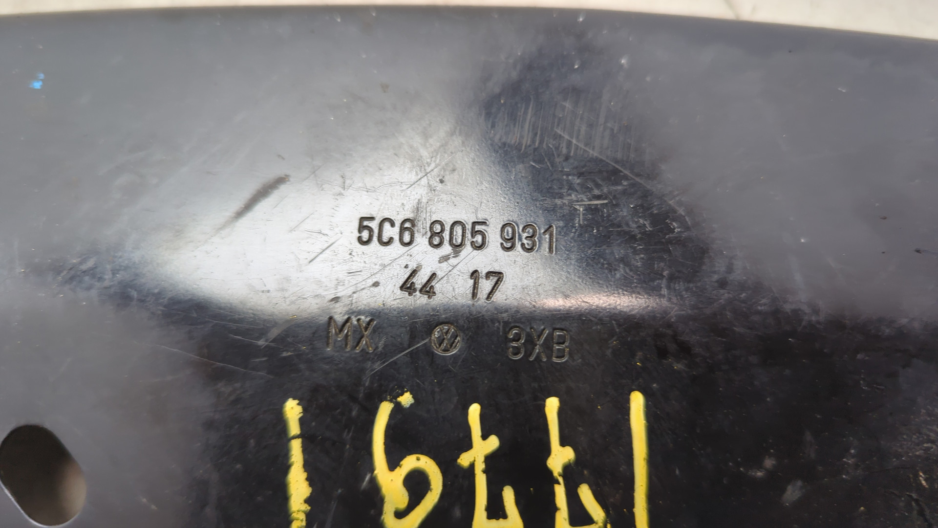 Кронштейн фар левый