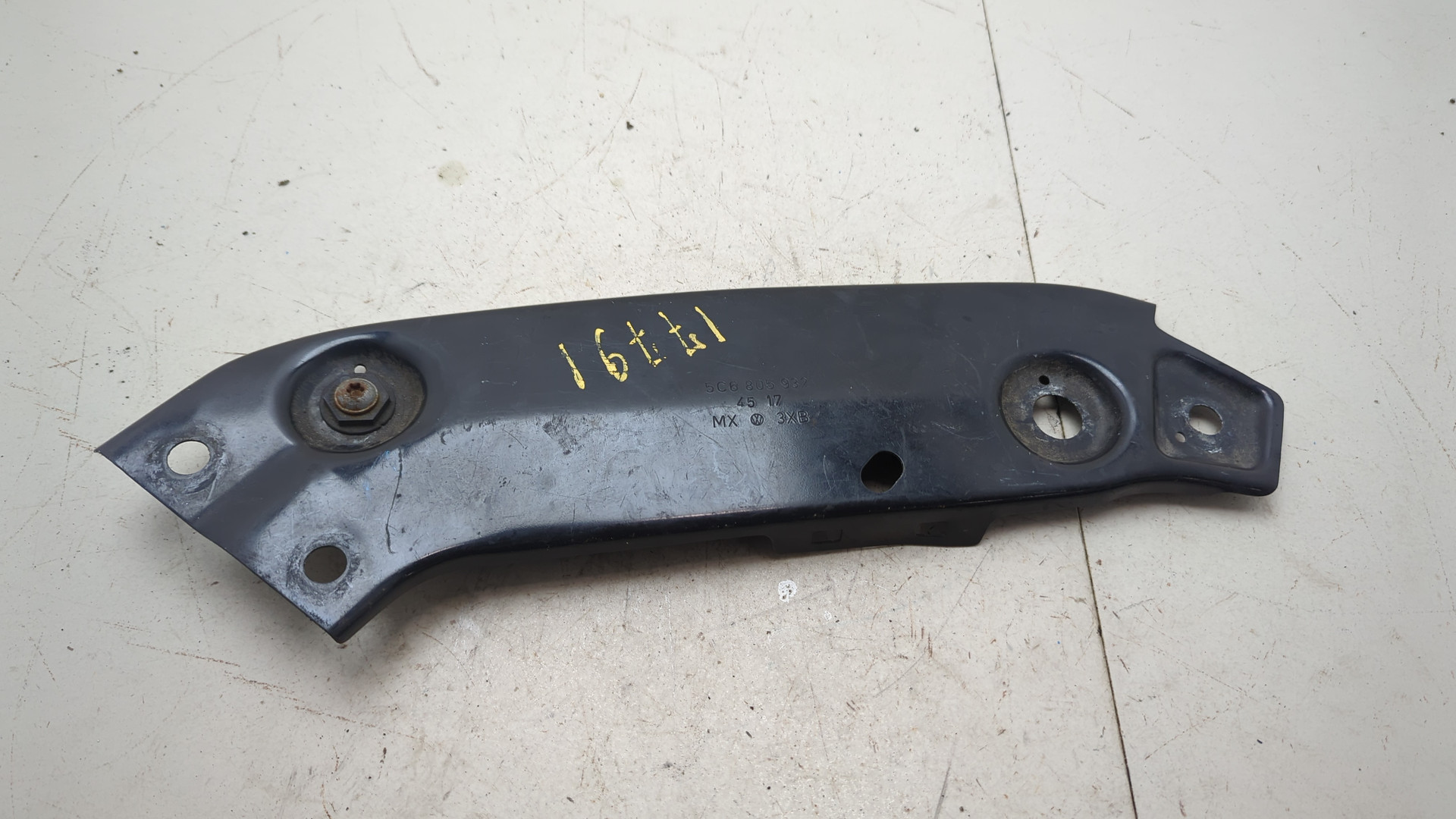 Кронштейн фар правый