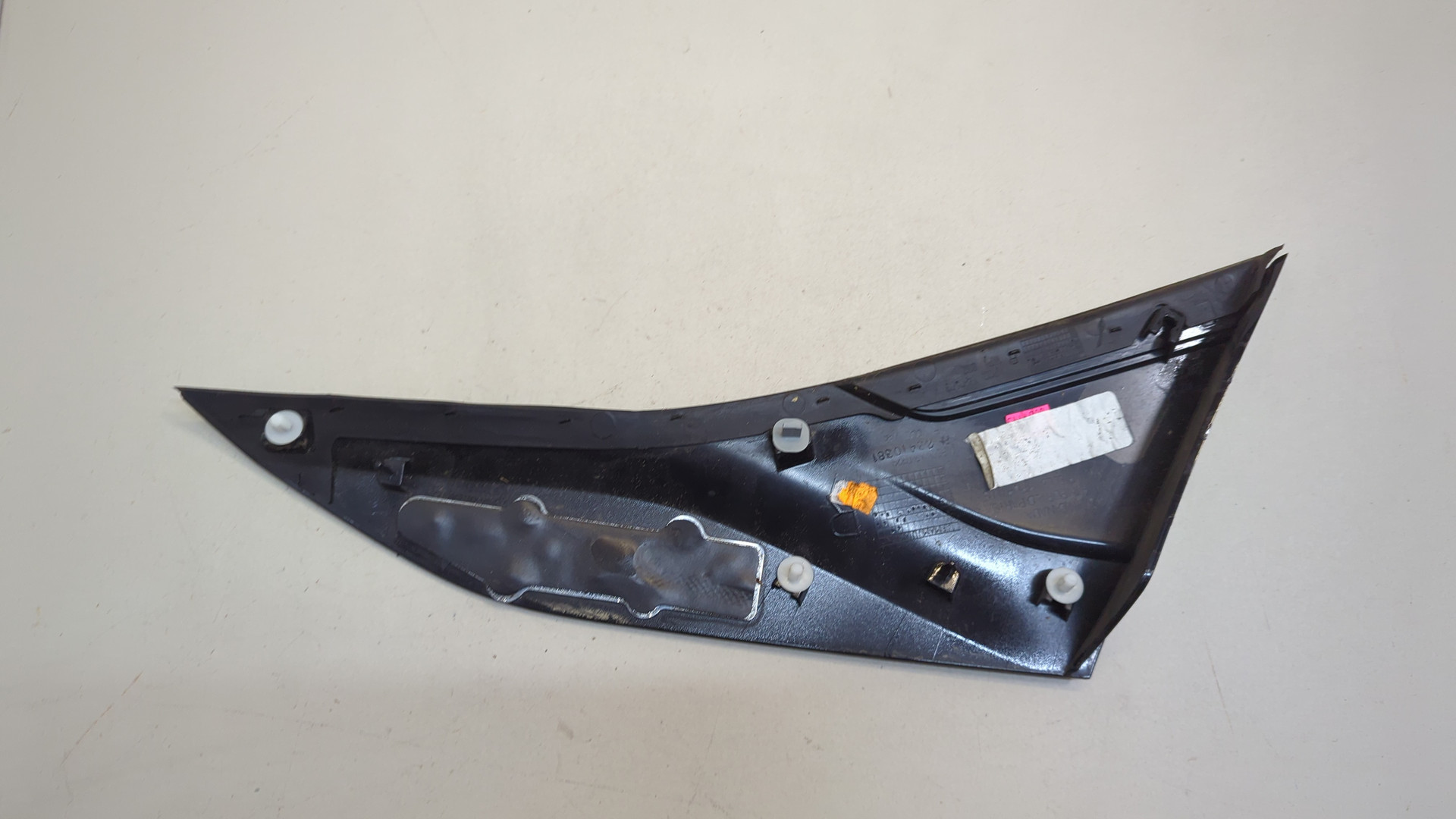 Накладка переднего крыла правого