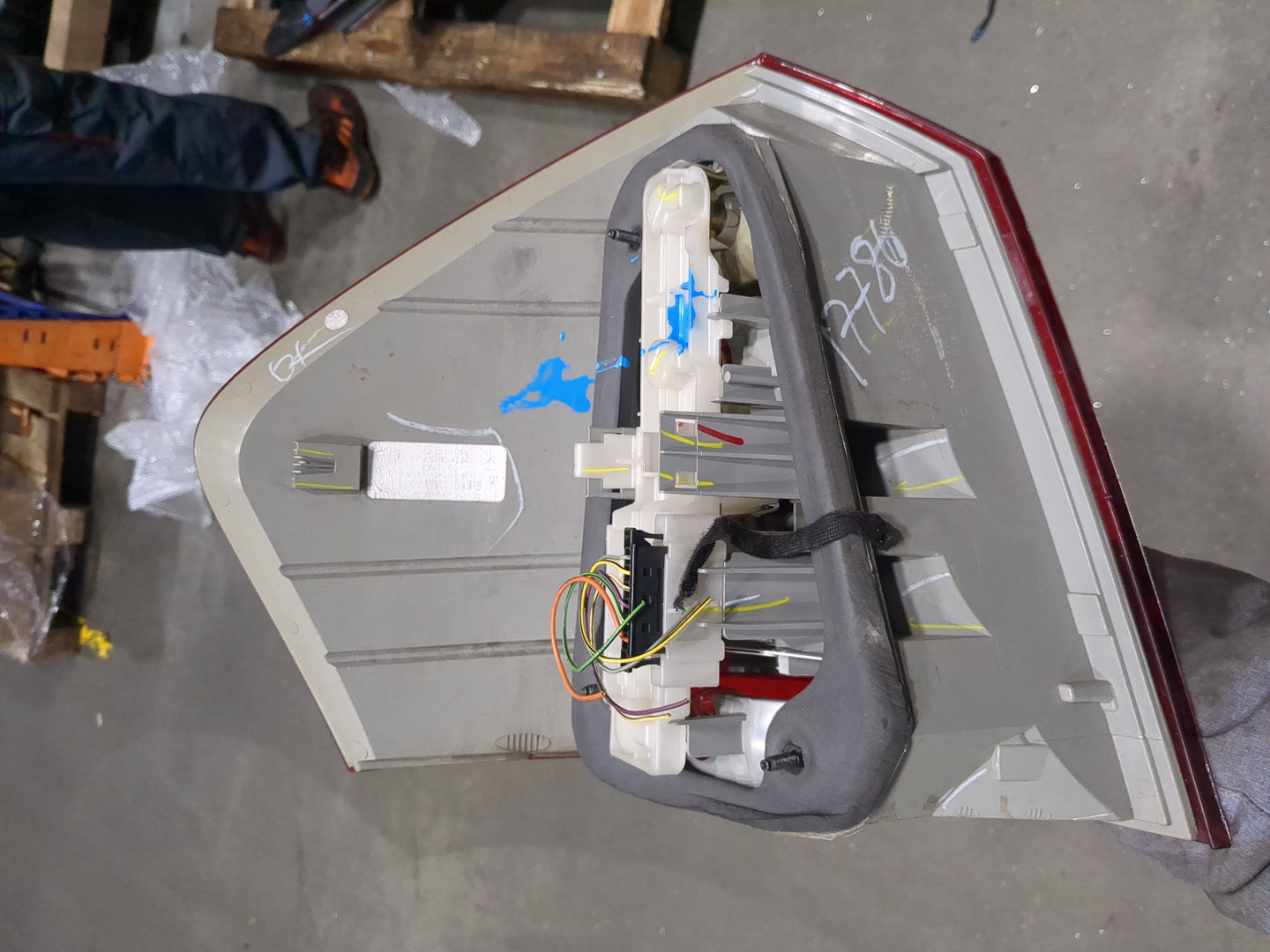 Фонарь задний правый