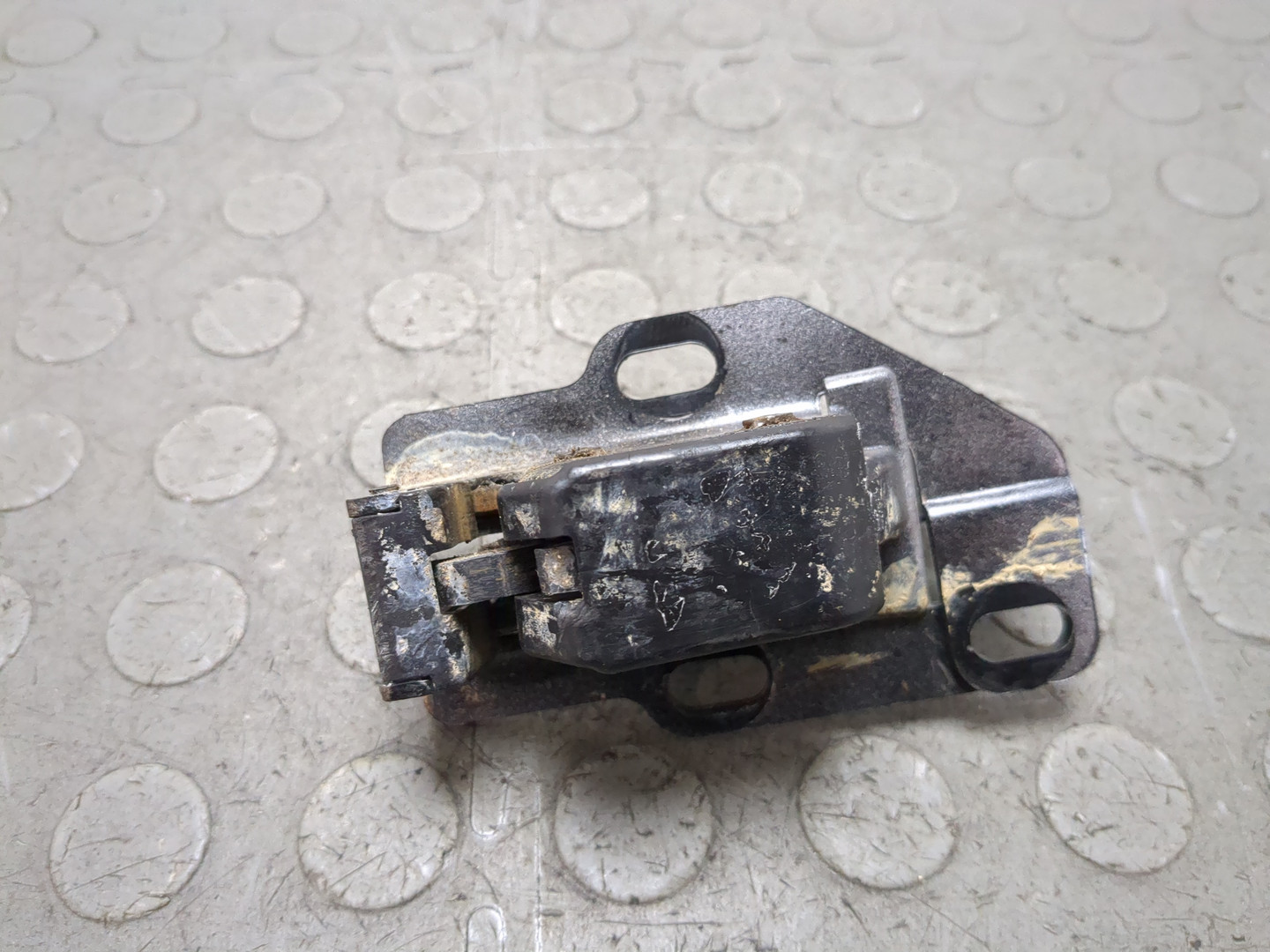 Замок двери задней правой