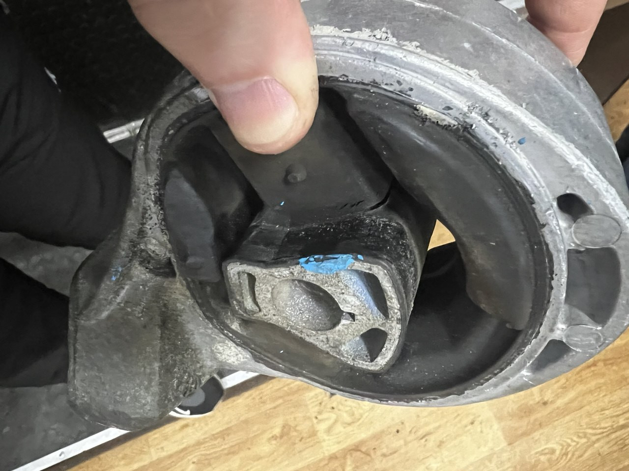 Опора двигателя