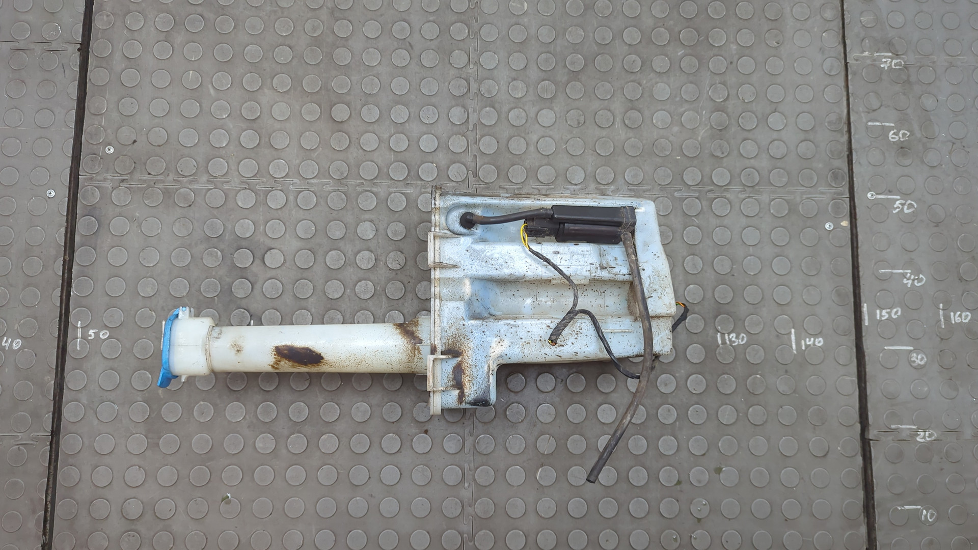 Бачок омывателя лобового стекла