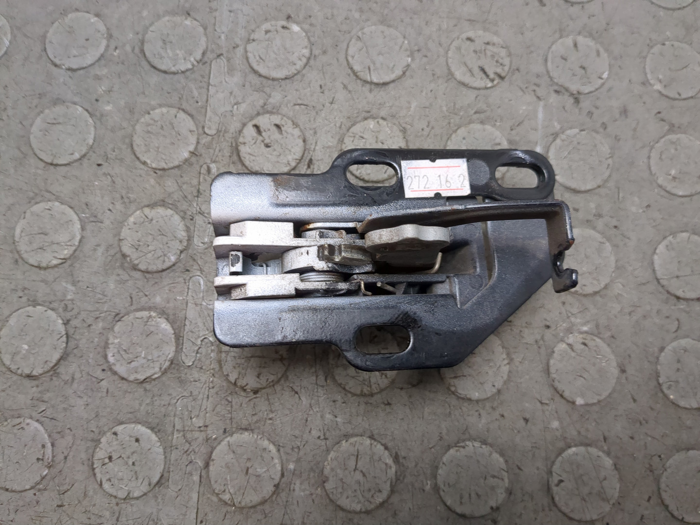 Замок двери задней левой