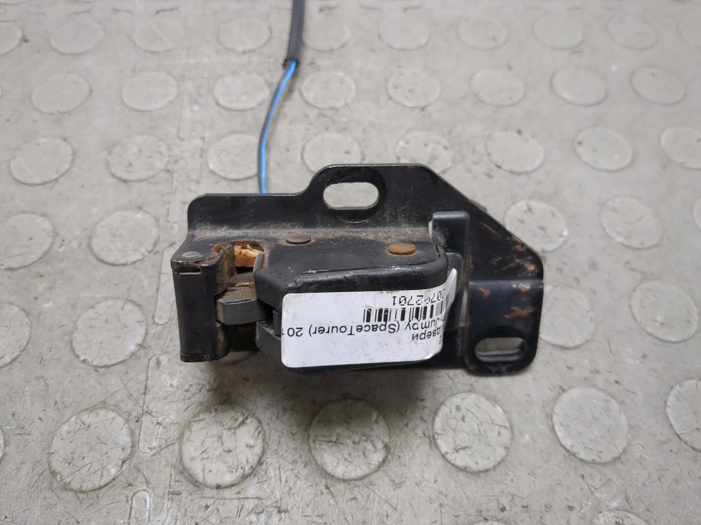 Замок двери задней левой