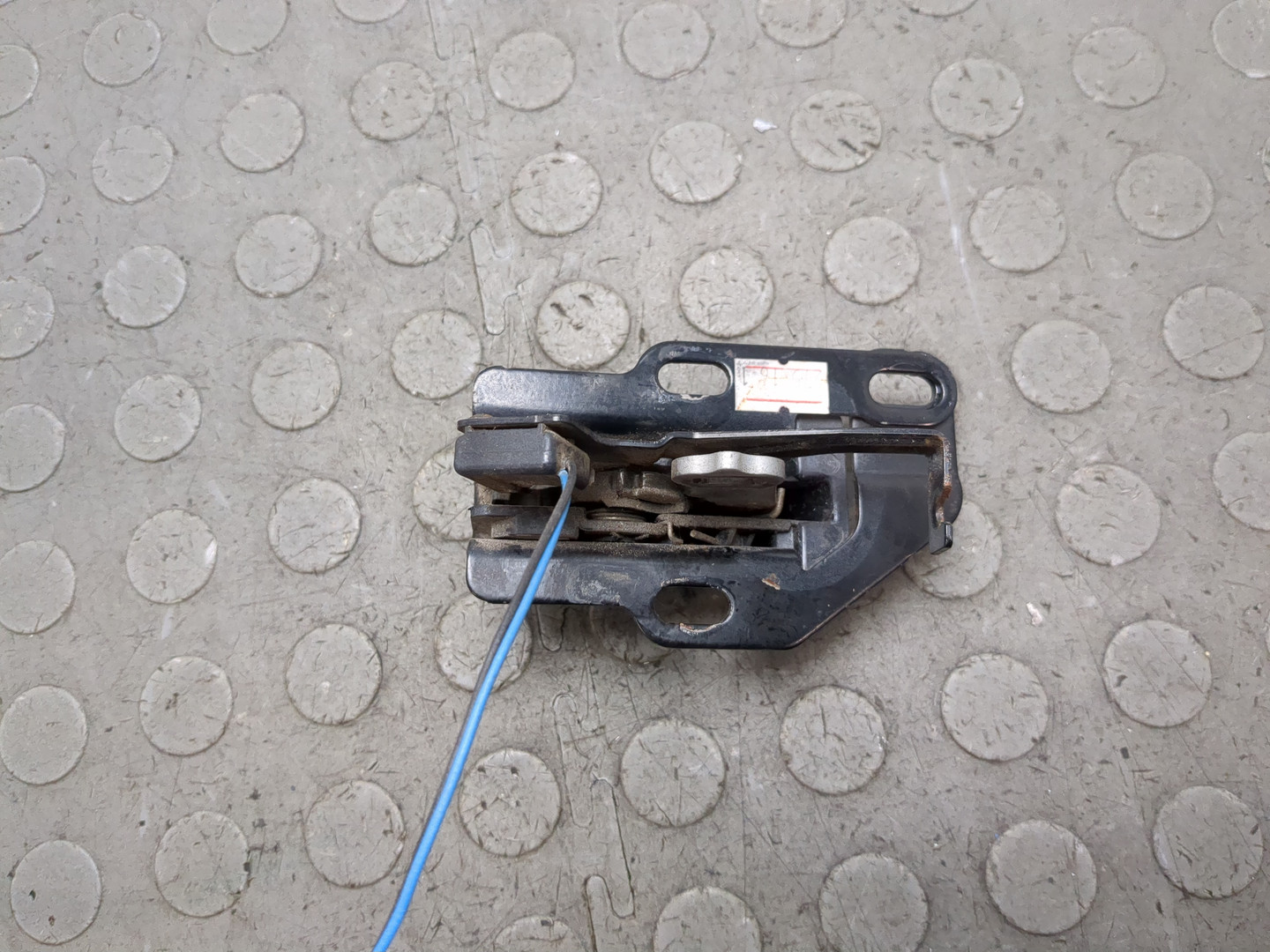 Замок двери задней левой