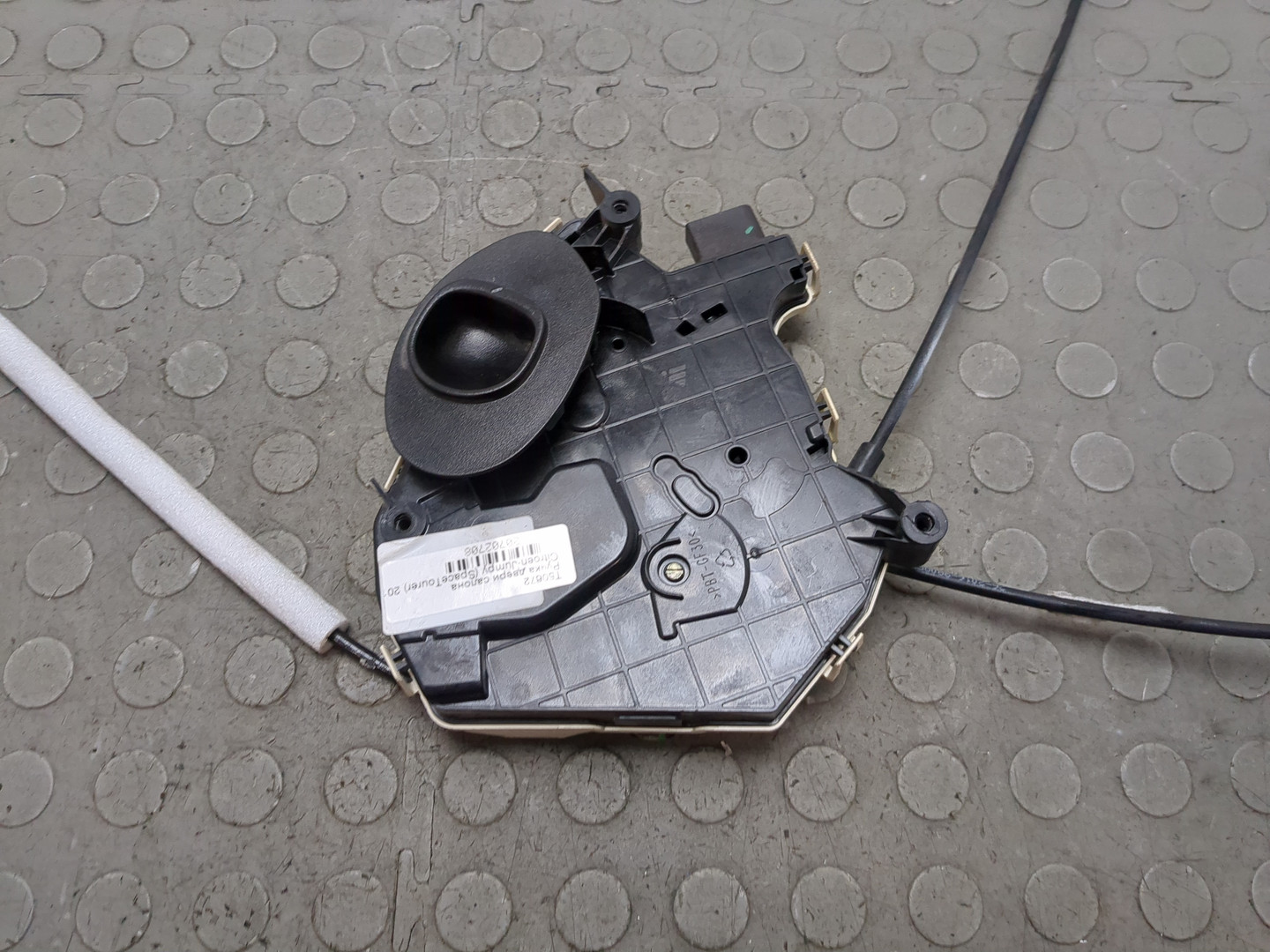 Замок двери задней левой