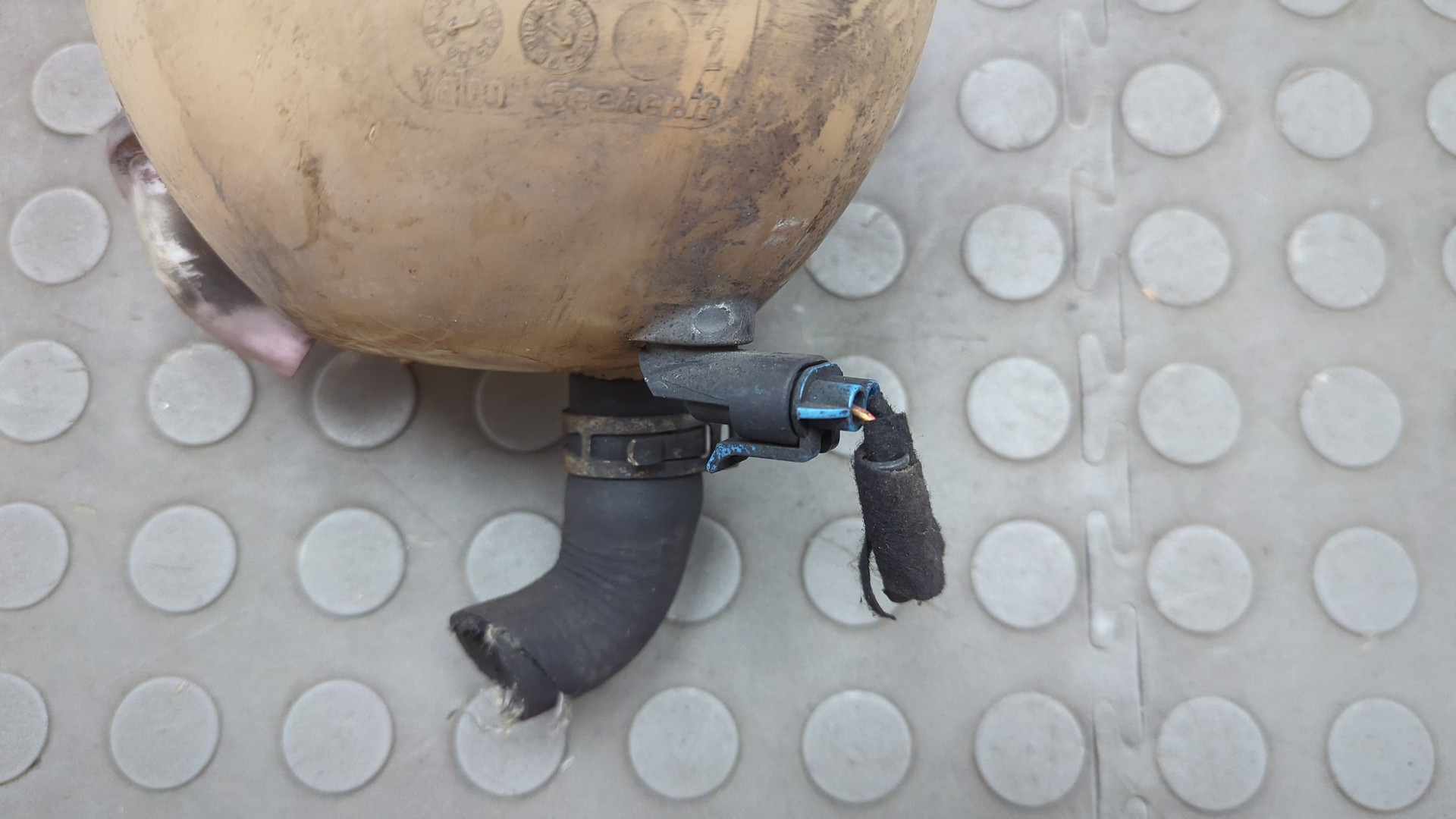 Бачок расширительный