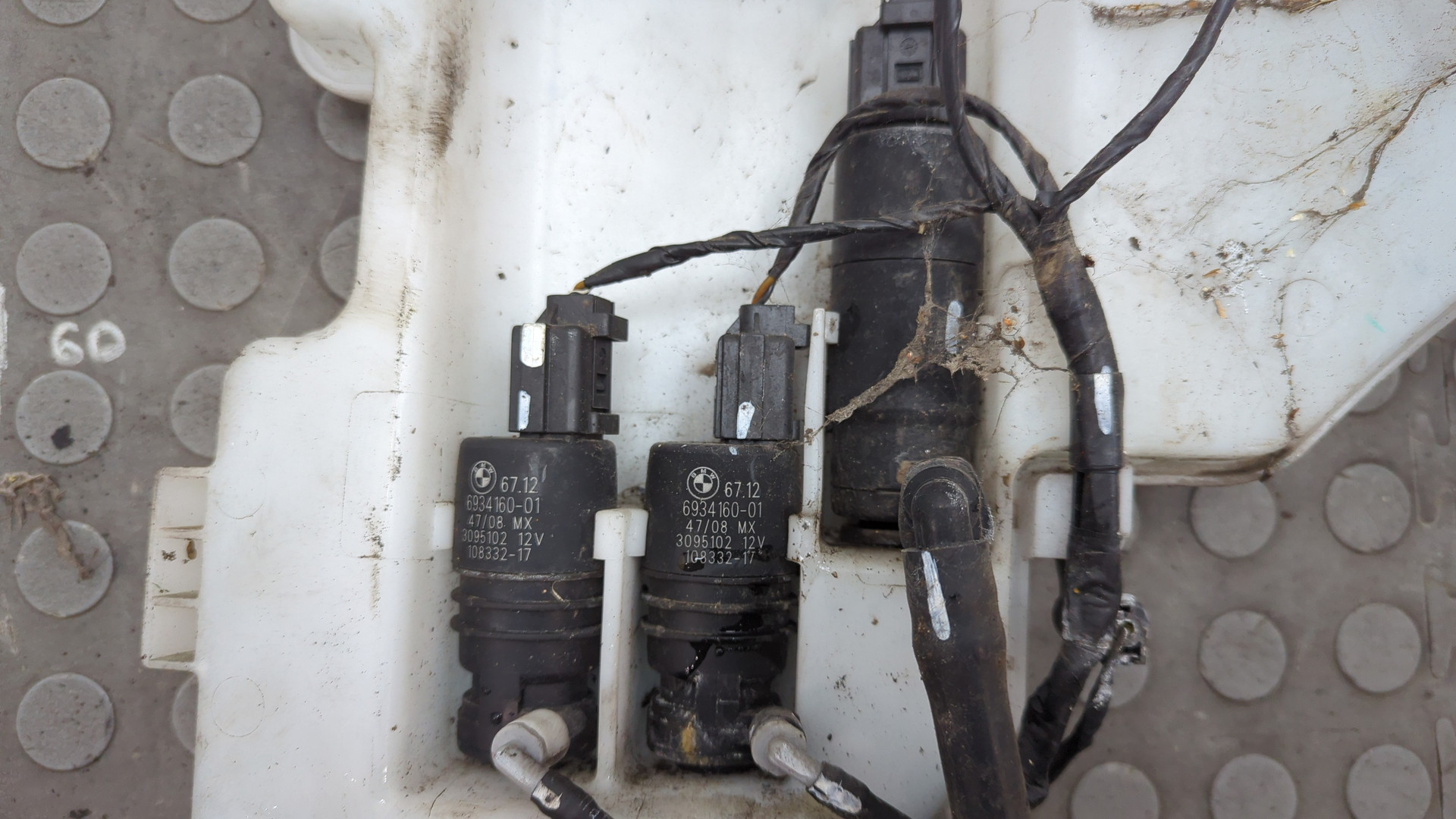 Бачок омывателя лобового стекла