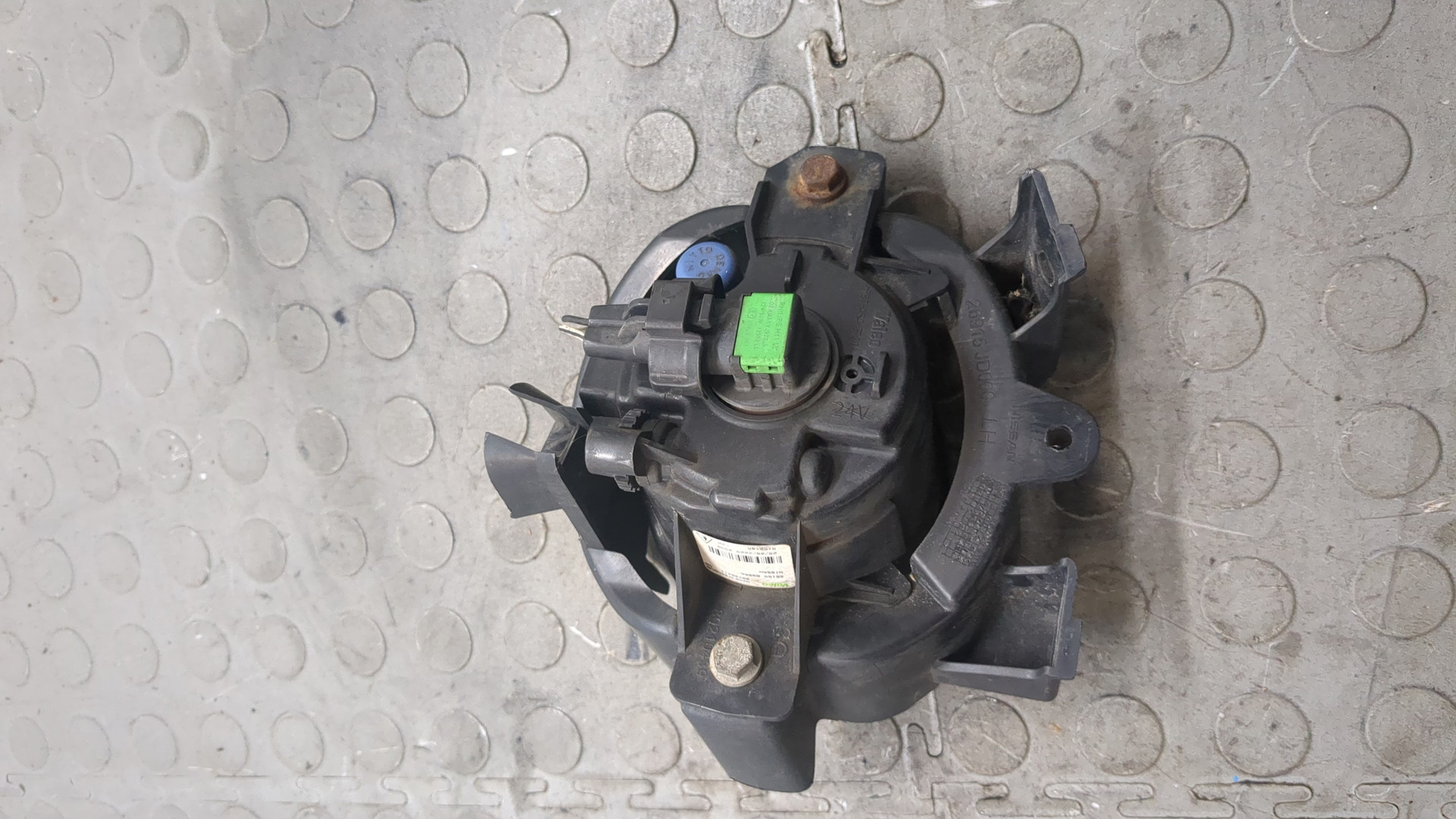 Фара противотуманная левая