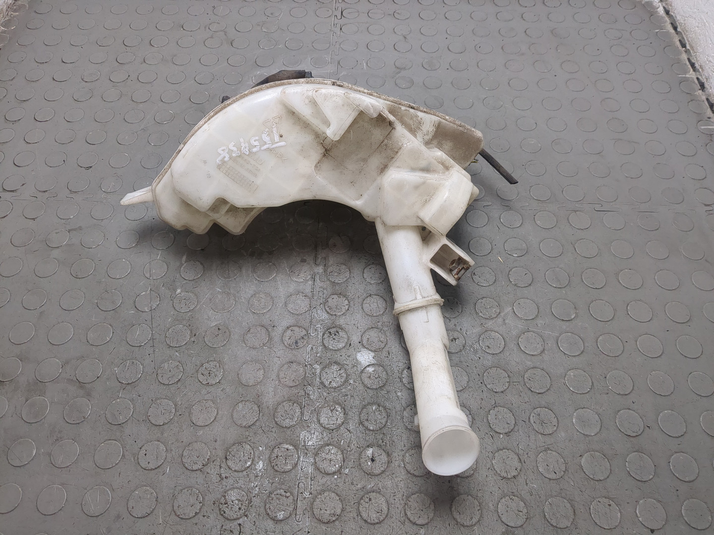 Бачок омывателя лобового стекла